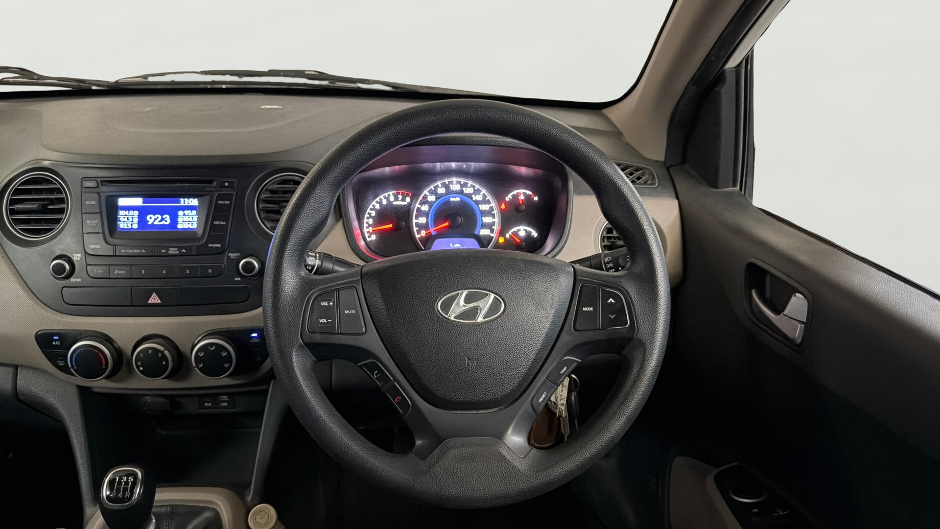 View 2016 Hyundai Grand i10 Sportz 1.2 Kappa Image 20 Used 2016 Hyundai Grand i10 Sportz 1.2 Kappa Image 20