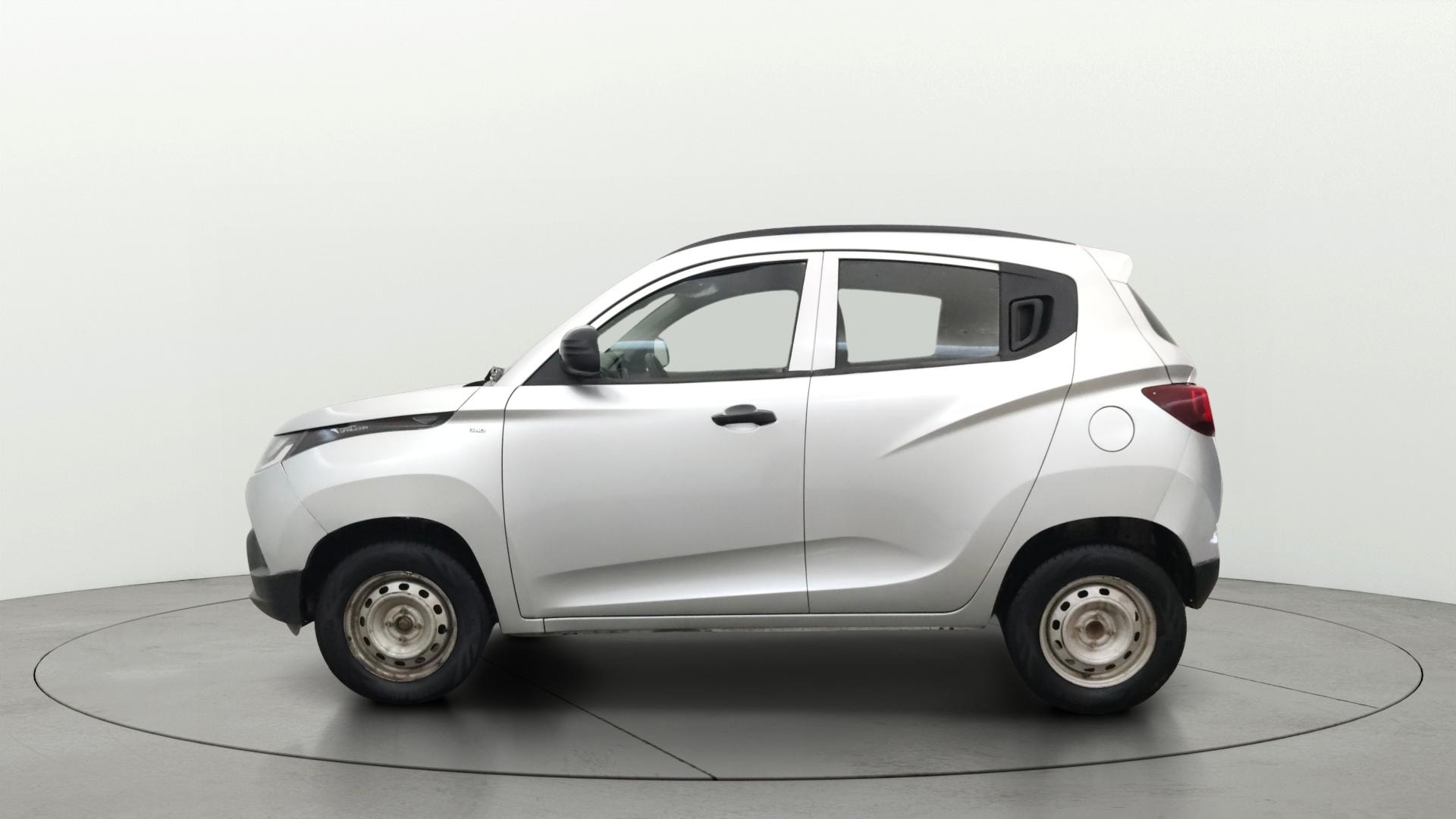 View 2017 Mahindra KUV100 K2 6 STR Image 5 Used 2017 Mahindra KUV100 K2 6 STR Image 5