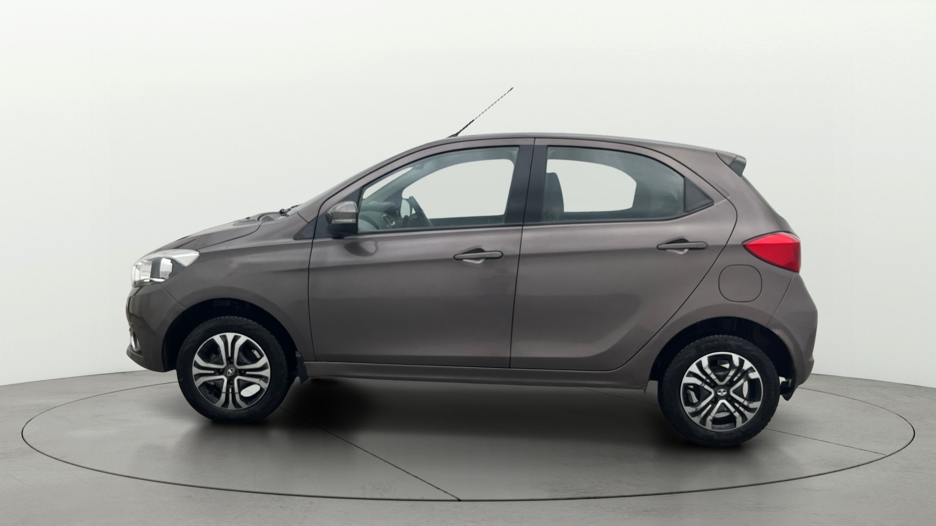 View 2019 Tata Tiago Revotorq XB Image 5 Used 2019 Tata Tiago Revotorq XB Image 5