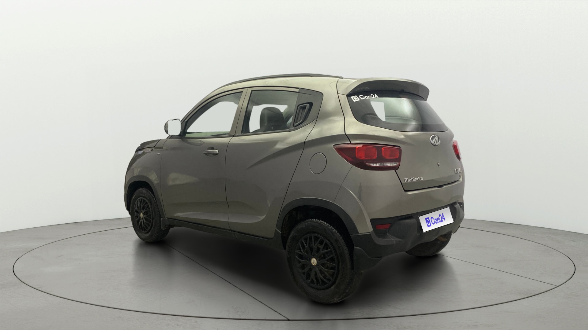View 2016 Mahindra KUV100 K4 Plus Petrol 6 Seater BS IV Image 2 Used 2016 Mahindra KUV100 K4 Plus Petrol 6 Seater BS IV Image 2