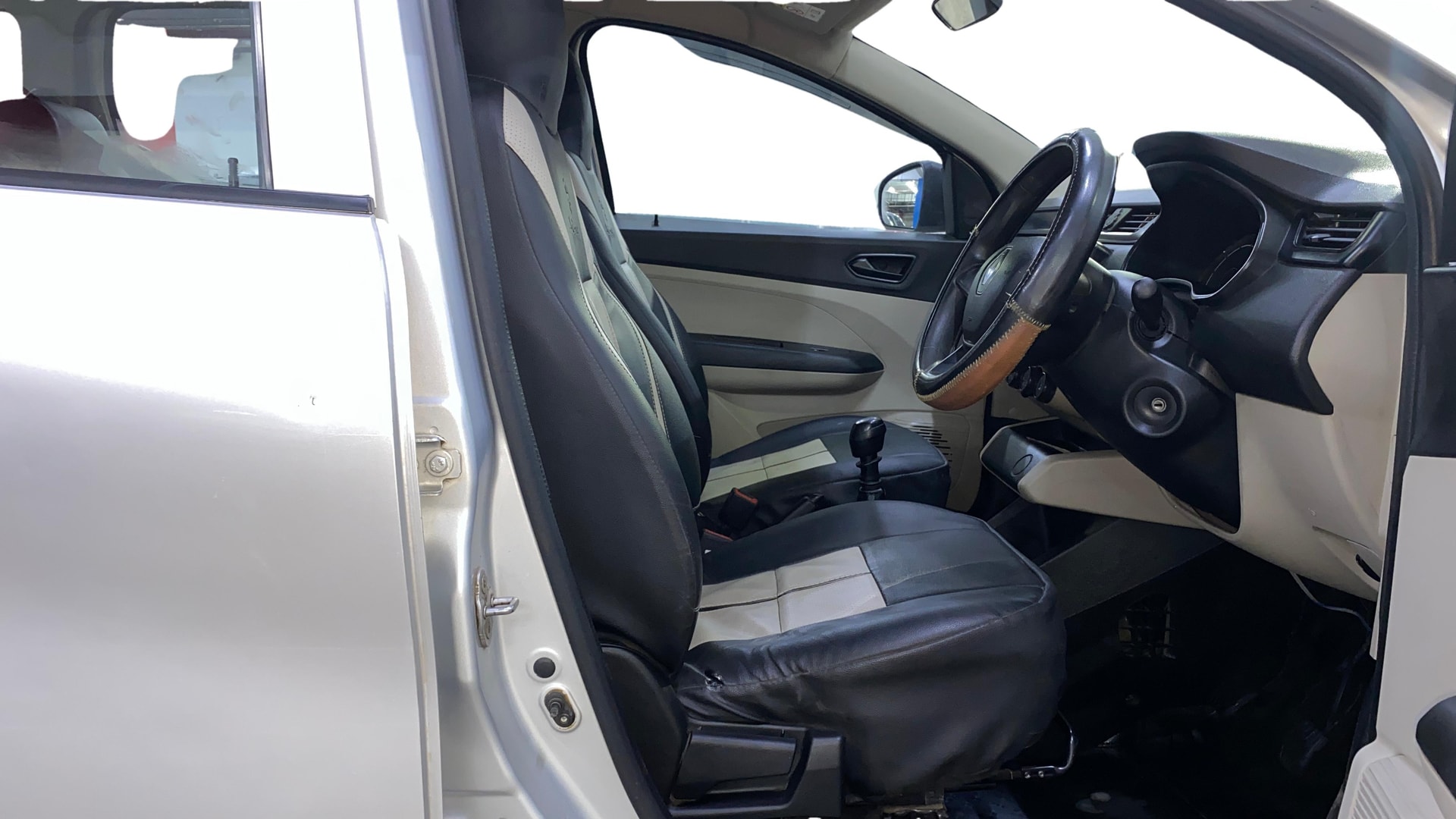 View 2020 Renault Triber RXE Image 27 Used 2020 Renault Triber RXE Image 27