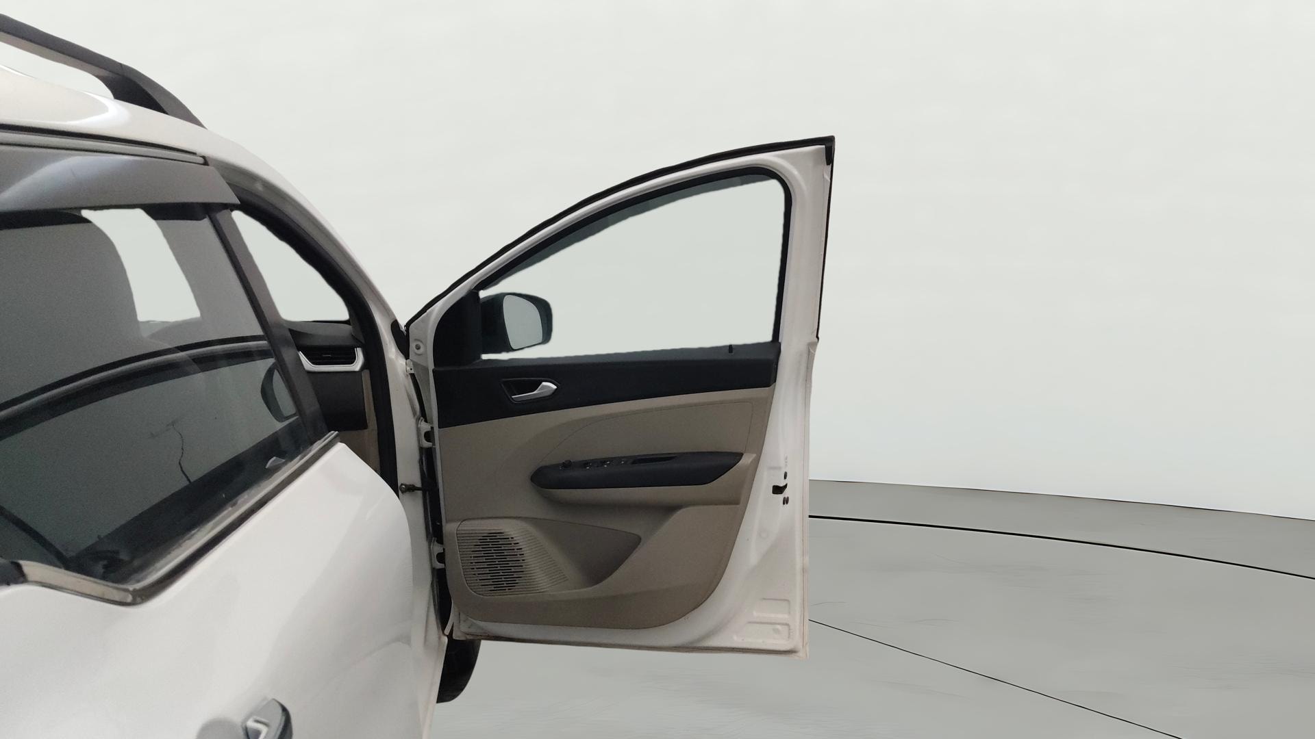 View 2022 Renault Triber RXZ Image 47 Used 2022 Renault Triber RXZ Image 47
