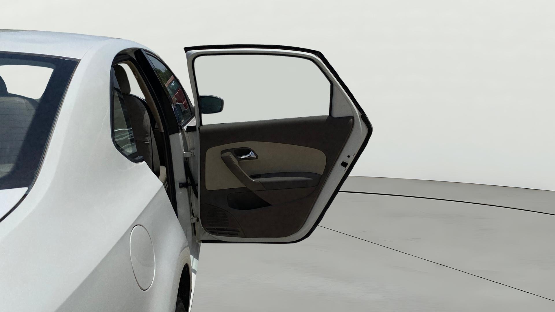 View 2013 Skoda Rapid 1.6 MPI Ambition Petrol AT BS IV Image 7 Used 2013 Skoda Rapid 1.6 MPI Ambition Petrol AT BS IV Image 7