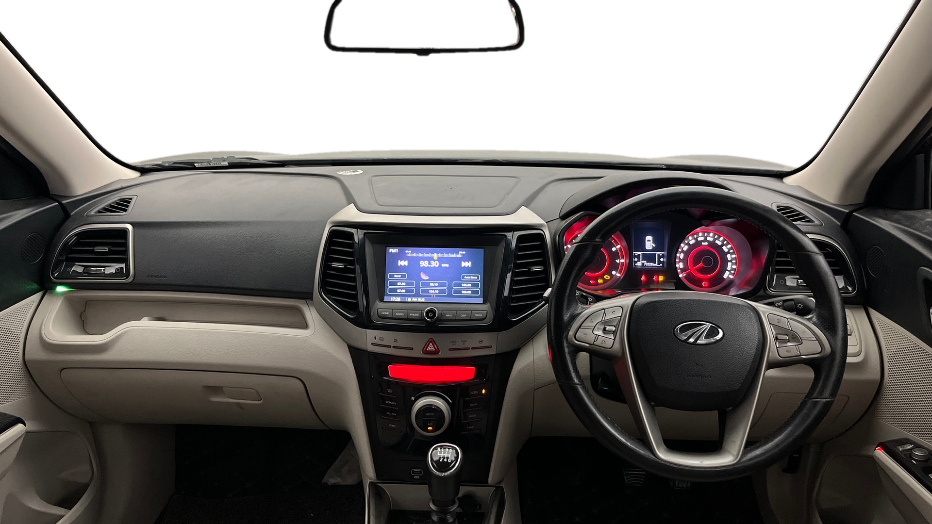 View 2020 Mahindra XUV300 W4 Petrol BS IV Image 16 Used 2020 Mahindra XUV300 W4 Petrol BS IV Image 16