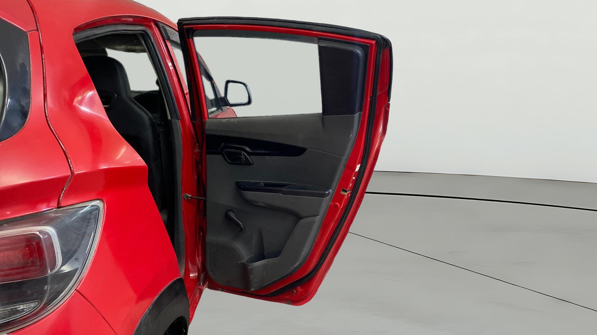 View 2019 Mahindra KUV100 K2 Petrol BS IV Image 7 Used 2019 Mahindra KUV100 K2 Petrol BS IV Image 7