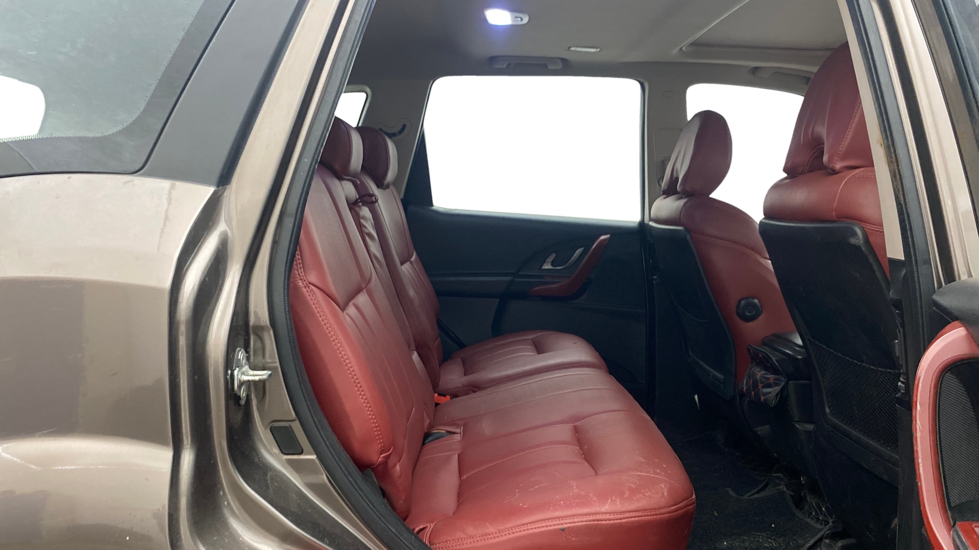 View 2018 Mahindra XUV500 W10 FWD AT Image 38 Used 2018 Mahindra XUV500 W10 FWD AT Image 38
