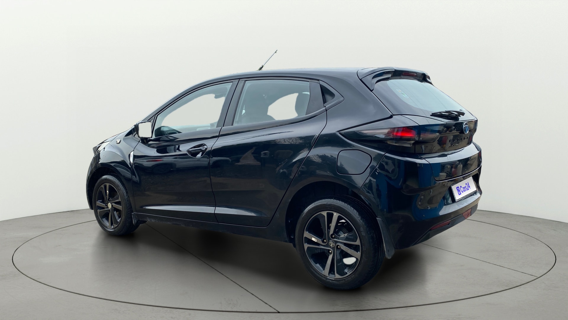 View 2022 Tata Altroz XZ Plus Dark Diesel Image 2 Used 2022 Tata Altroz XZ Plus Dark Diesel Image 2