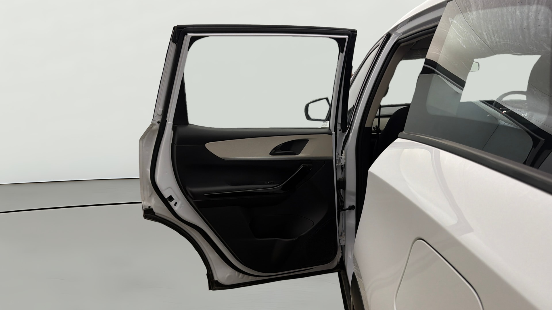 View 2025 Mahindra XUV700 MX Petrol 5 STR Image 23 Used 2025 Mahindra XUV700 MX Petrol 5 STR Image 23