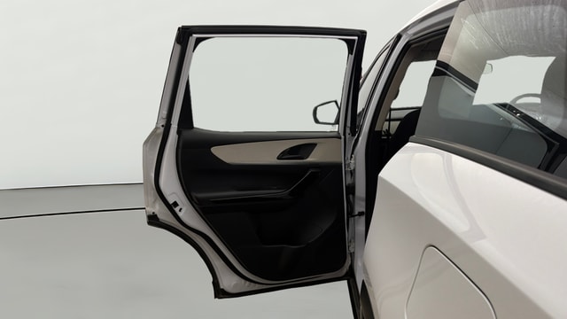 View Mahindra XUV700 Image 23 Used Mahindra XUV700 Image 23
