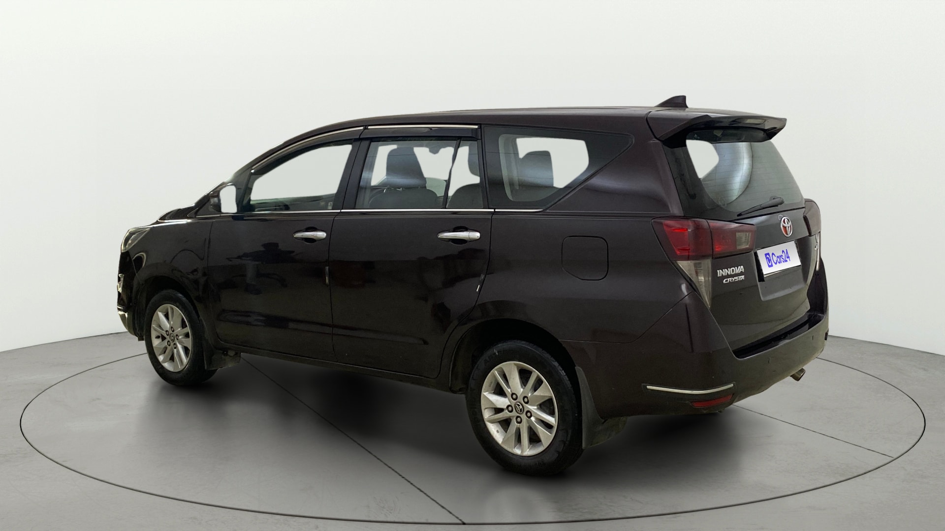 View 2018 Toyota Innova Crysta 2.4 VX MT 7-Seater BS IV Image 2 Used 2018 Toyota Innova Crysta 2.4 VX MT 7-Seater BS IV Image 2