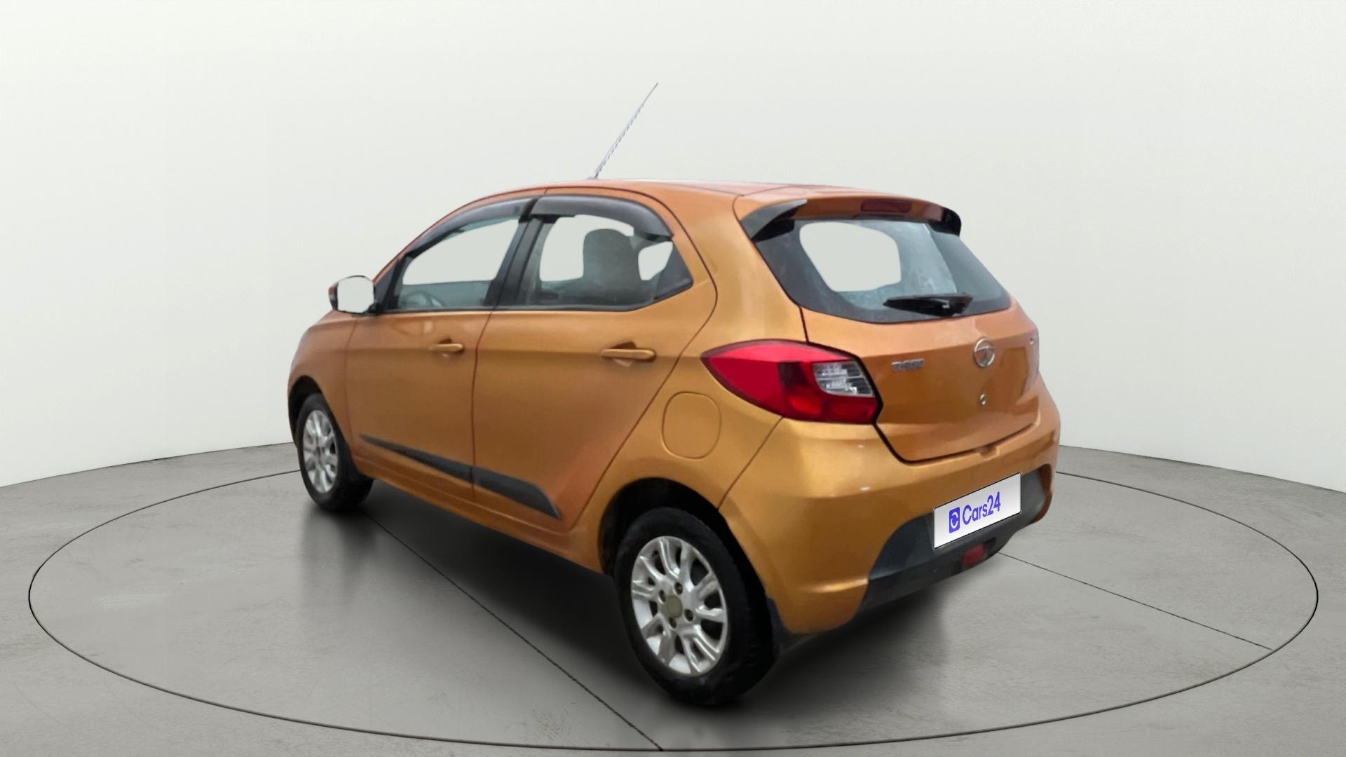 View 2018 Tata Tiago Revotorq XB Image 2 Used 2018 Tata Tiago Revotorq XB Image 2