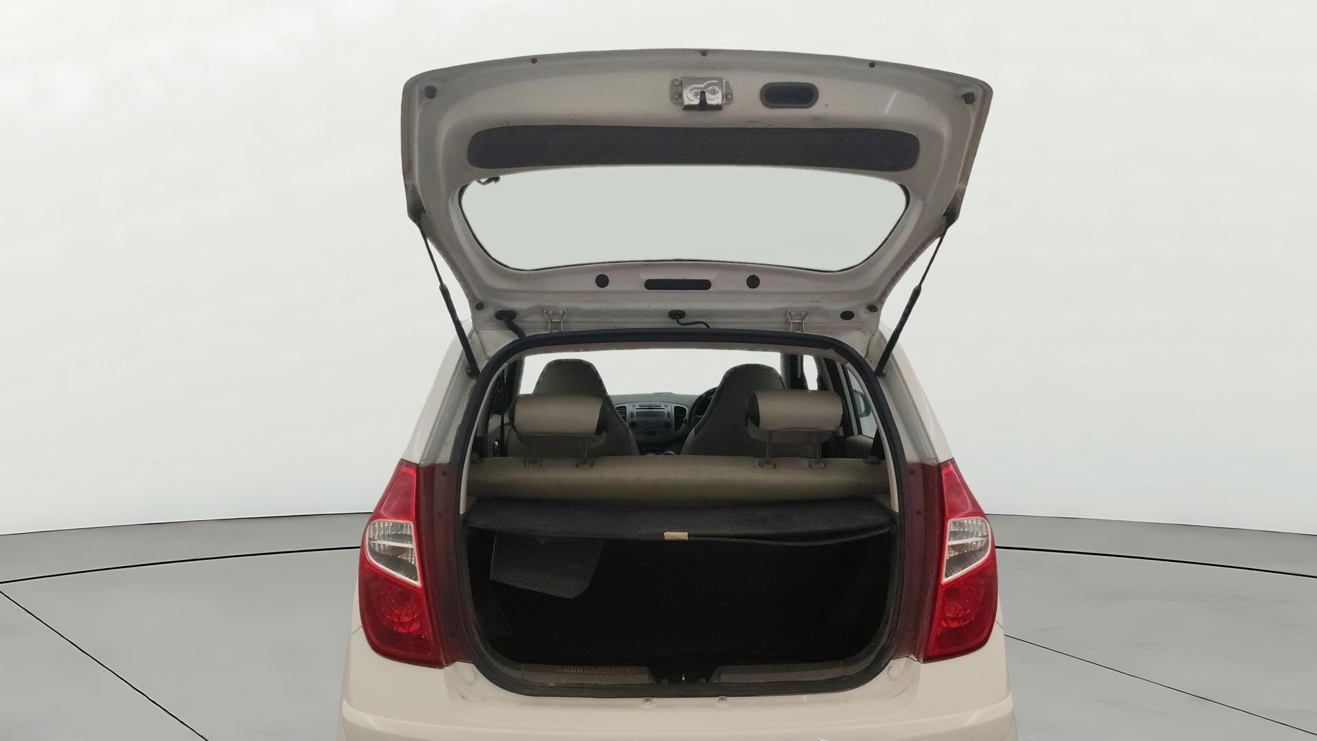 View 2013 Hyundai i10 1.2 Sportz MT Image 16 Used 2013 Hyundai i10 1.2 Sportz MT Image 16
