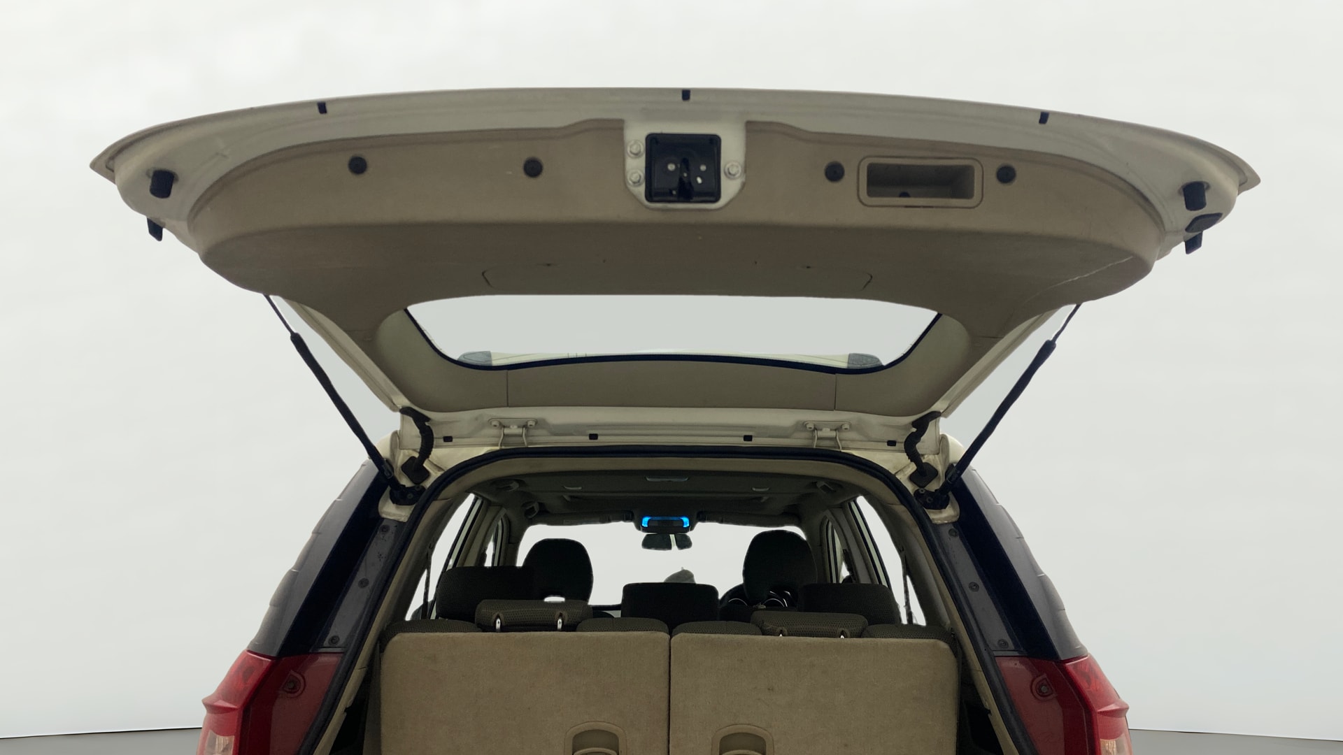 View 2017 Mahindra XUV500 W9 AT Image 33 Used 2017 Mahindra XUV500 W9 AT Image 33