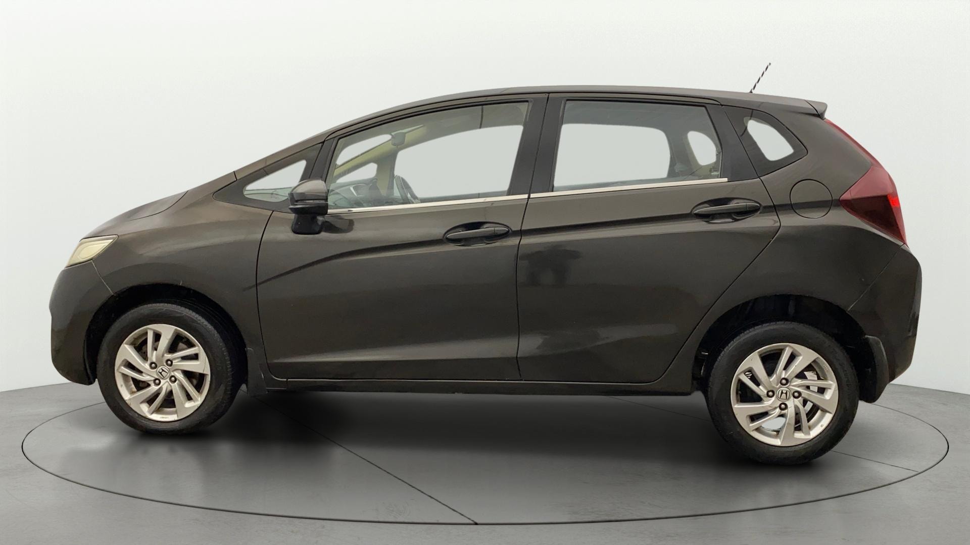 View 2016 Honda Jazz E MT Diesel Image 5 Used 2016 Honda Jazz E MT Diesel Image 5