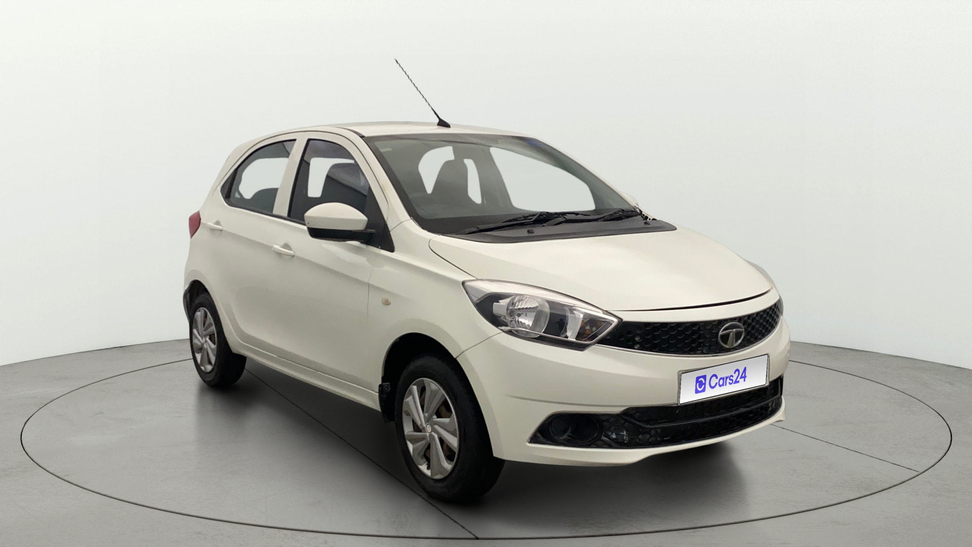 View 2018 Tata Tiago Revotorq XB Image 15 Used 2018 Tata Tiago Revotorq XB Image 15