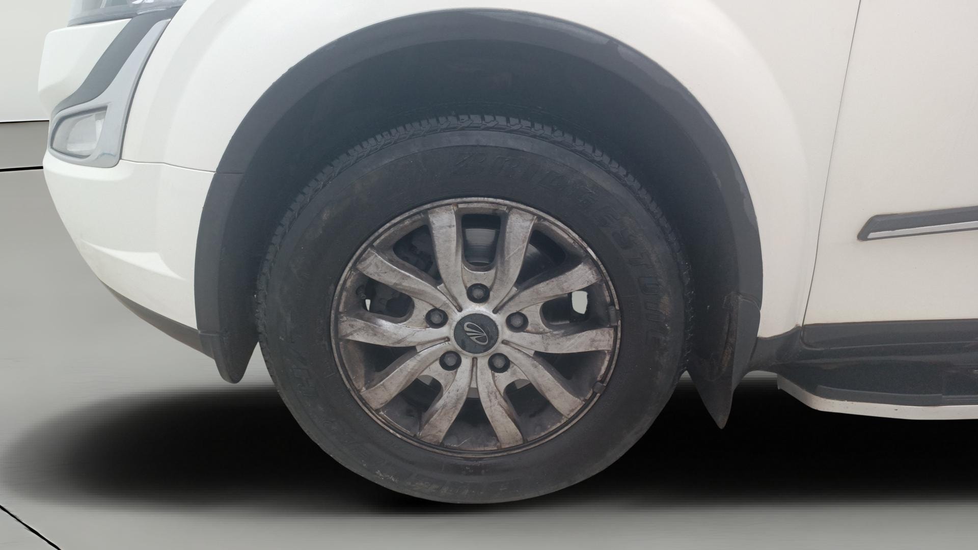 View 2017 Mahindra XUV500 W10 FWD AT Image 37 Used 2017 Mahindra XUV500 W10 FWD AT Image 37