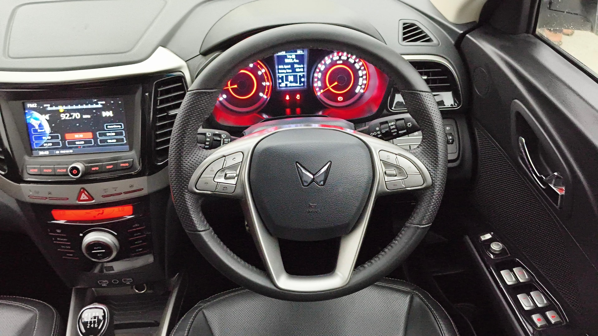 View 2023 Mahindra XUV300 W4 Petrol BS IV Image 13 Used 2023 Mahindra XUV300 W4 Petrol BS IV Image 13