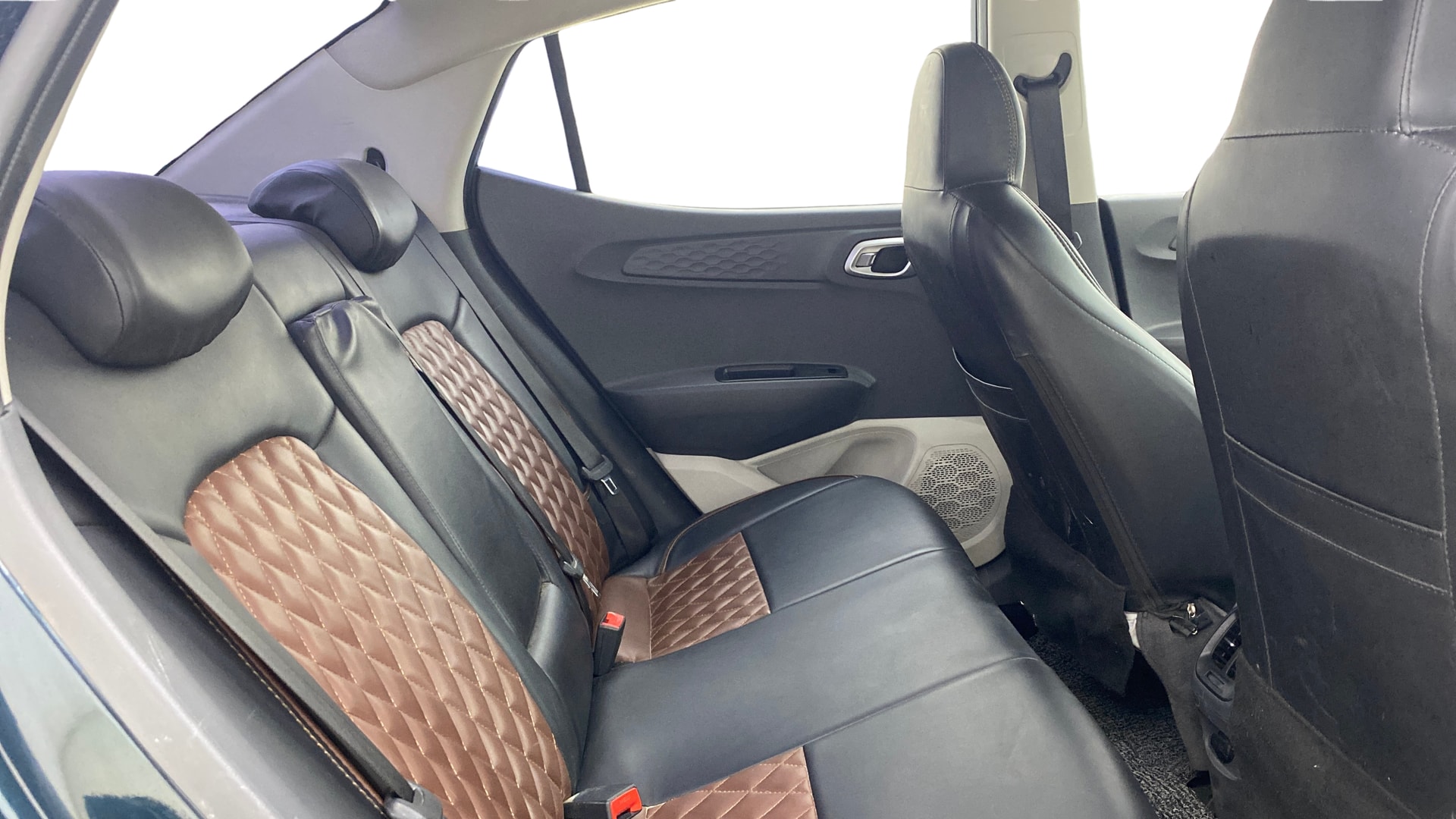 View 2024 Hyundai Aura SX MT CNG Image 30 Used 2024 Hyundai Aura SX MT CNG Image 30