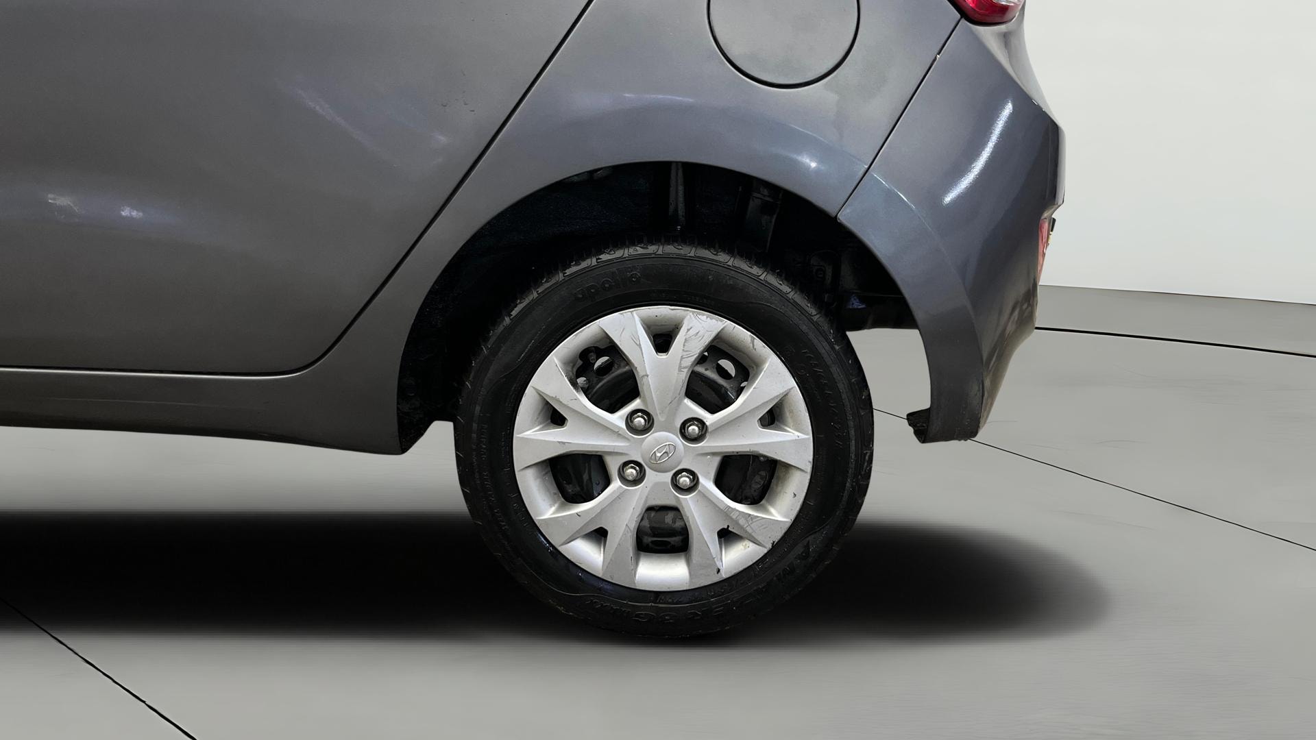 View 2015 Hyundai Grand i10 Magna 1.2 Kappa VTVT Image 11 Used 2015 Hyundai Grand i10 Magna 1.2 Kappa VTVT Image 11