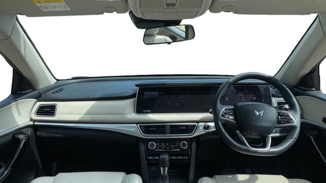 View Mahindra XUV700 Image 32 Used Mahindra XUV700 Image 32