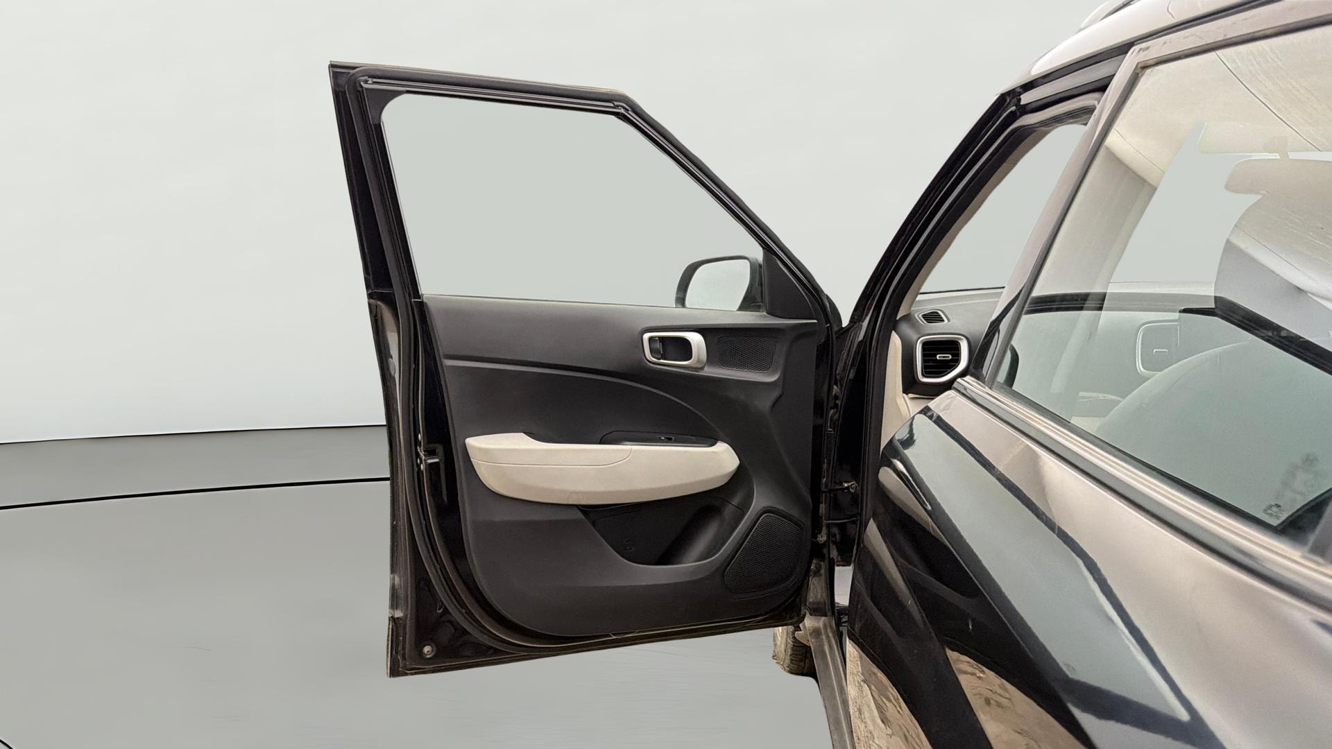 View 2023 Hyundai Venue S (O) 1.0 Turbo Petrol MT Image 38 Used 2023 Hyundai Venue S (O) 1.0 Turbo Petrol MT Image 38