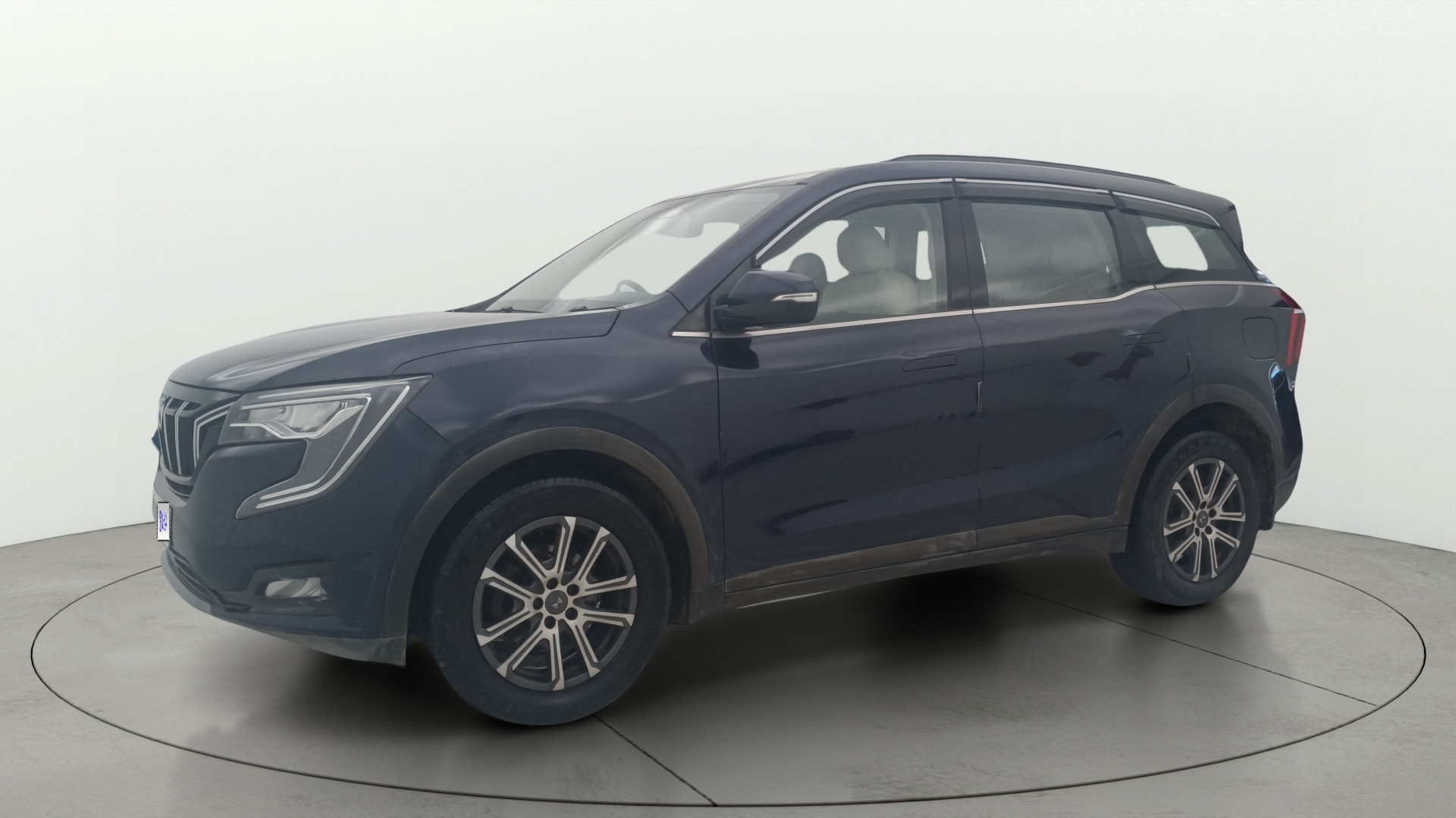 View 2022 Mahindra XUV700 MX Petrol 5 STR Image 37 Used 2022 Mahindra XUV700 MX Petrol 5 STR Image 37