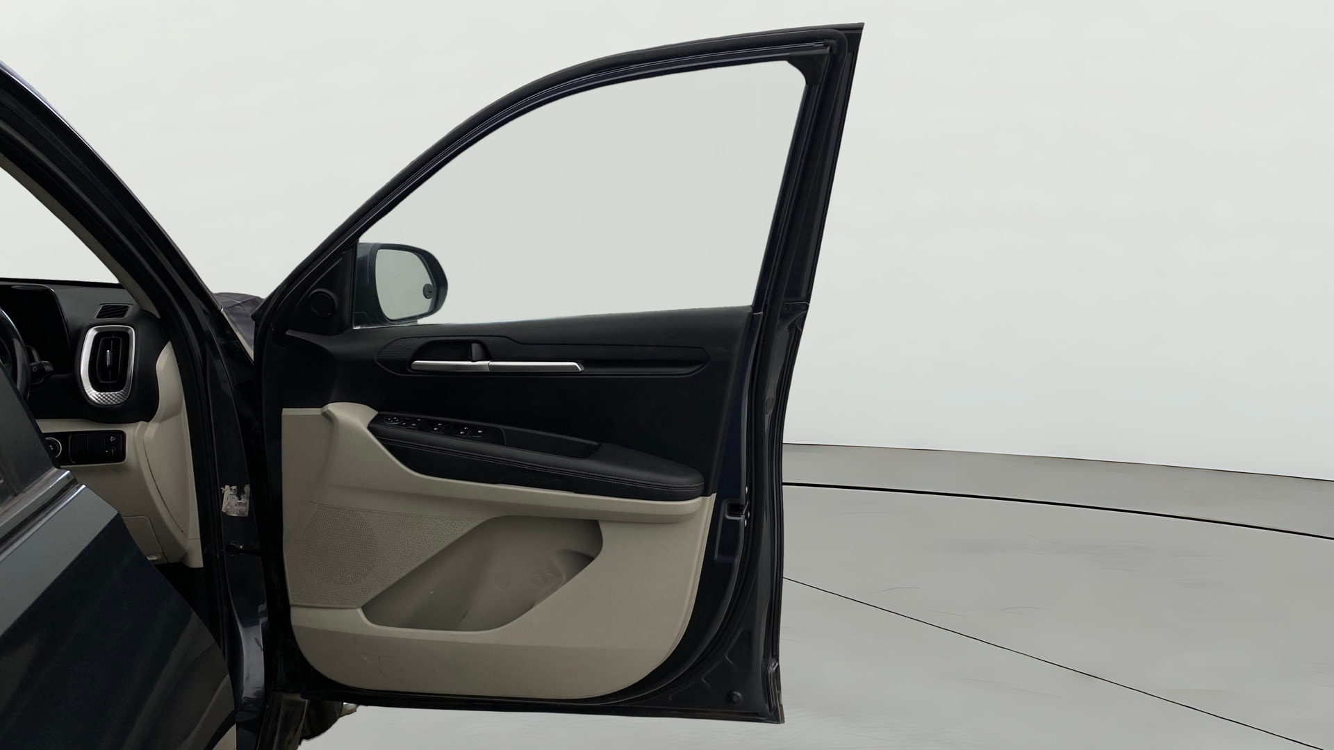 View 2020 Kia Sonet HTX iMT Petrol Image 47 Used 2020 Kia Sonet HTX iMT Petrol Image 47