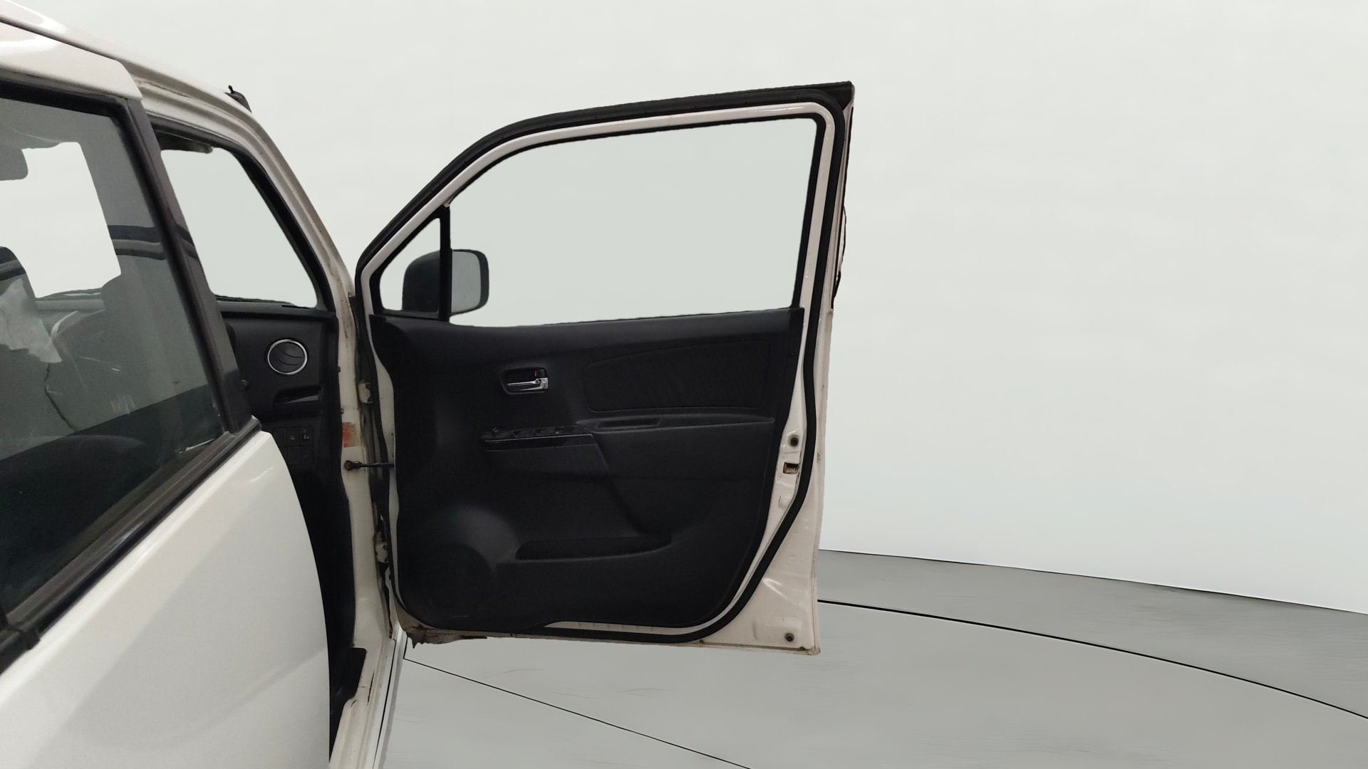 View 2014 Maruti Suzuki Stingray LXI Image 45 Used 2014 Maruti Suzuki Stingray LXI Image 45