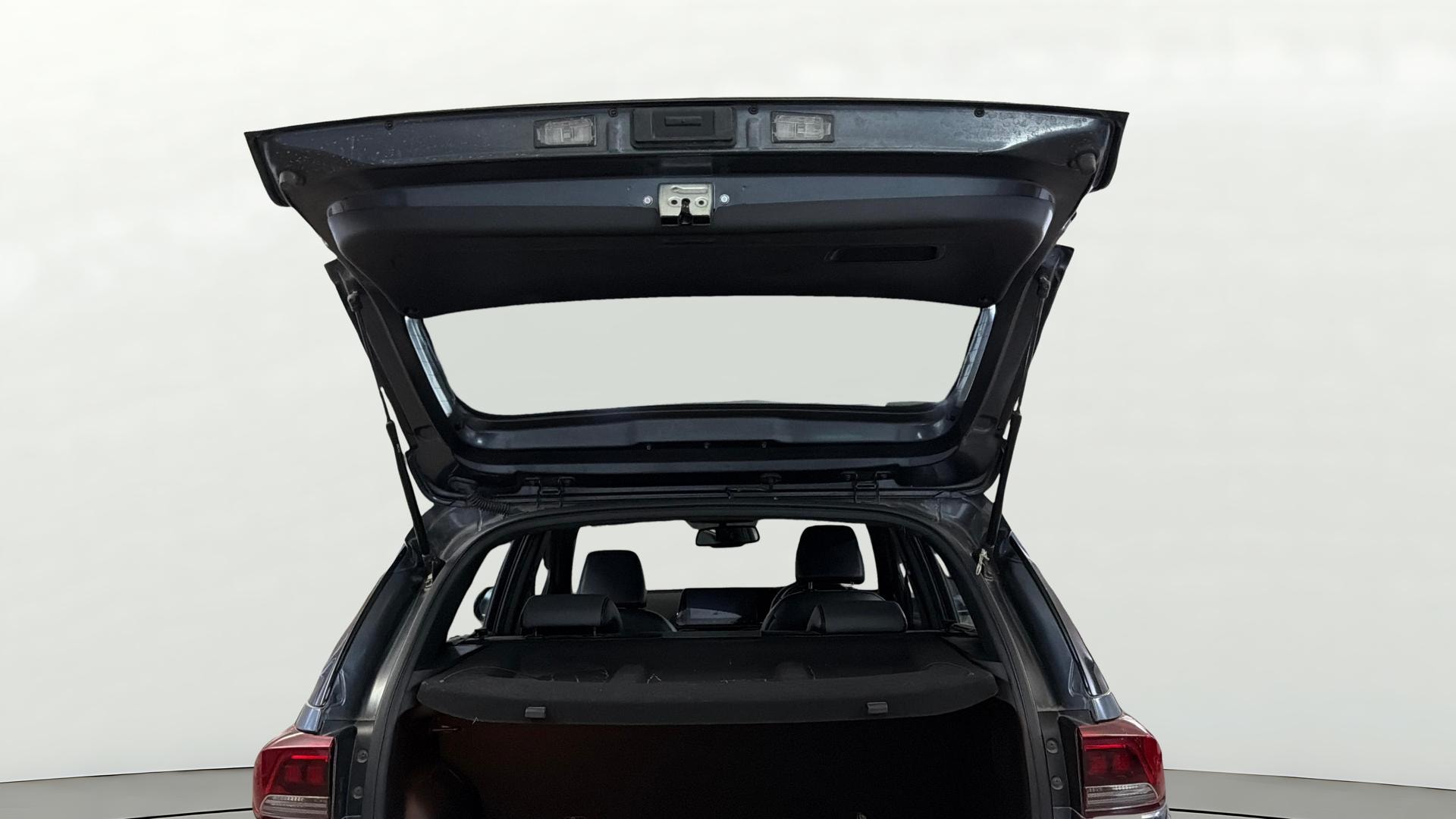 View 2023 Kia Sonet X-Line DCT Petrol Image 17 Used 2023 Kia Sonet X-Line DCT Petrol Image 17