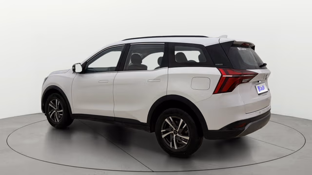 View Mahindra XUV700 Image 2 Used Mahindra XUV700 Image 2