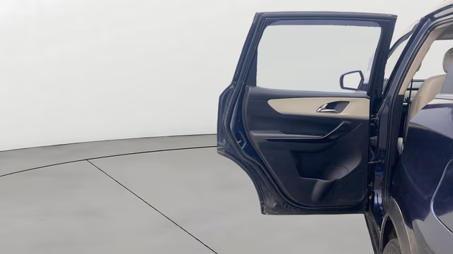 View Mahindra XUV700 Image 16 Used Mahindra XUV700 Image 16