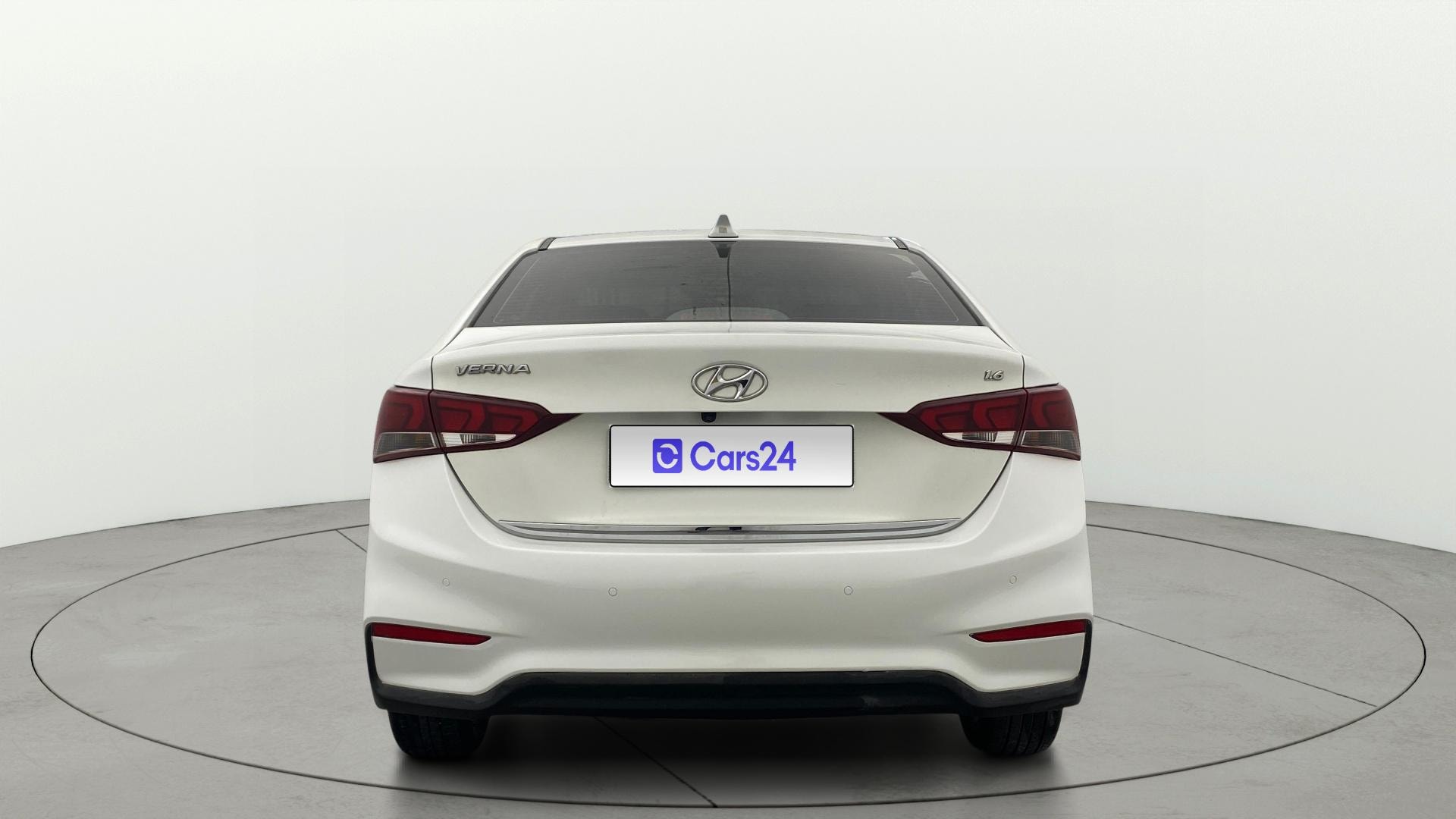View 2018 Hyundai Verna 1.6 VTVT SX (O) AT Image 43 Used 2018 Hyundai Verna 1.6 VTVT SX (O) AT Image 43