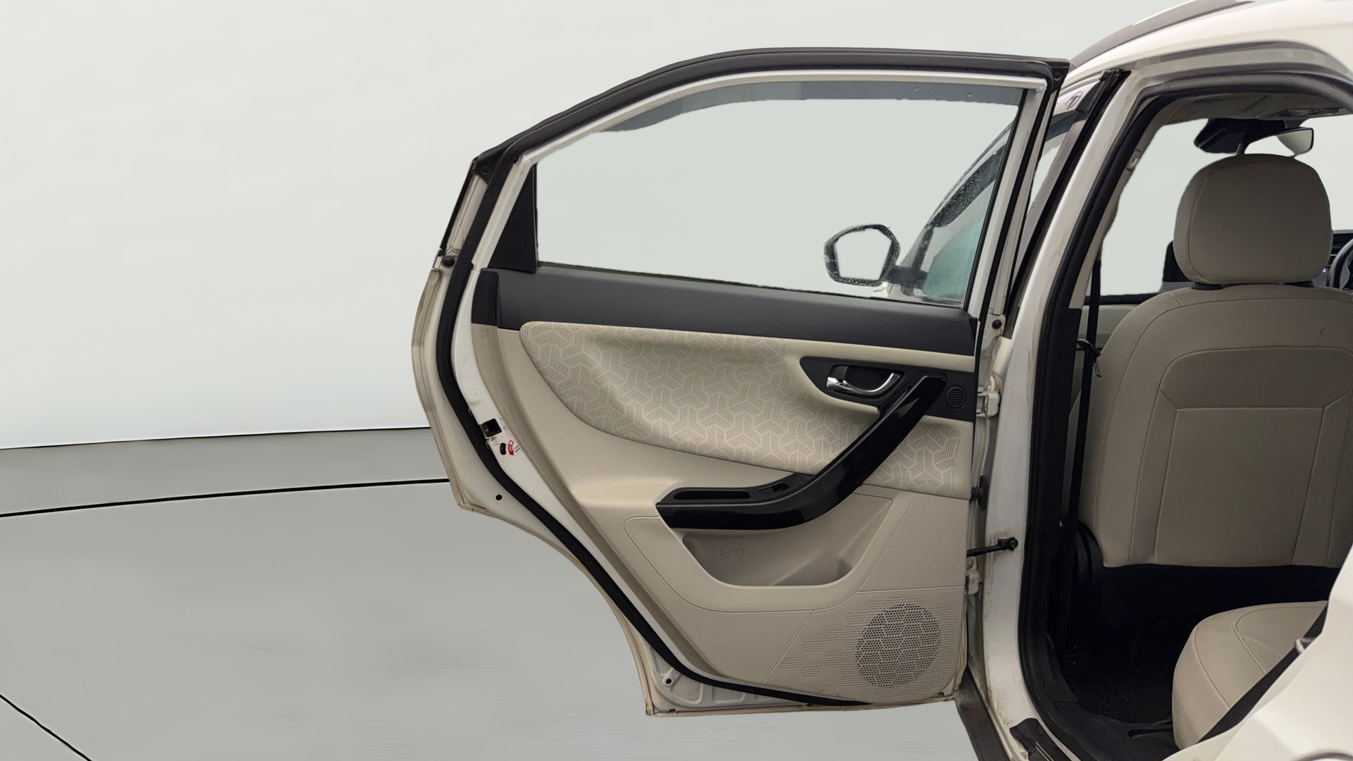 View 2022 Tata Nexon Revotron XZA Plus AMT Image 15 Used 2022 Tata Nexon Revotron XZA Plus AMT Image 15