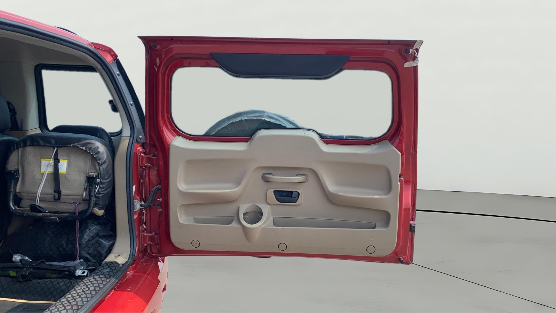 View 2017 Mahindra TUV300 T8 Image 17 Used 2017 Mahindra TUV300 T8 Image 17