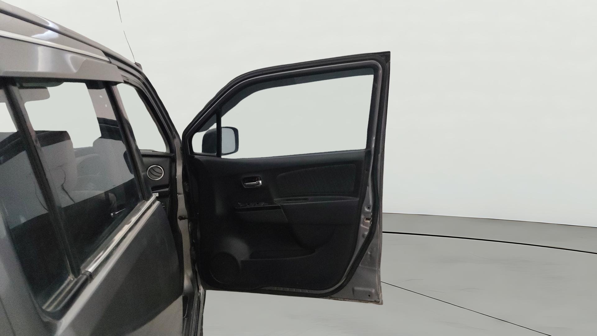 View 2014 Maruti Suzuki Stingray LXI Image 45 Used 2014 Maruti Suzuki Stingray LXI Image 45