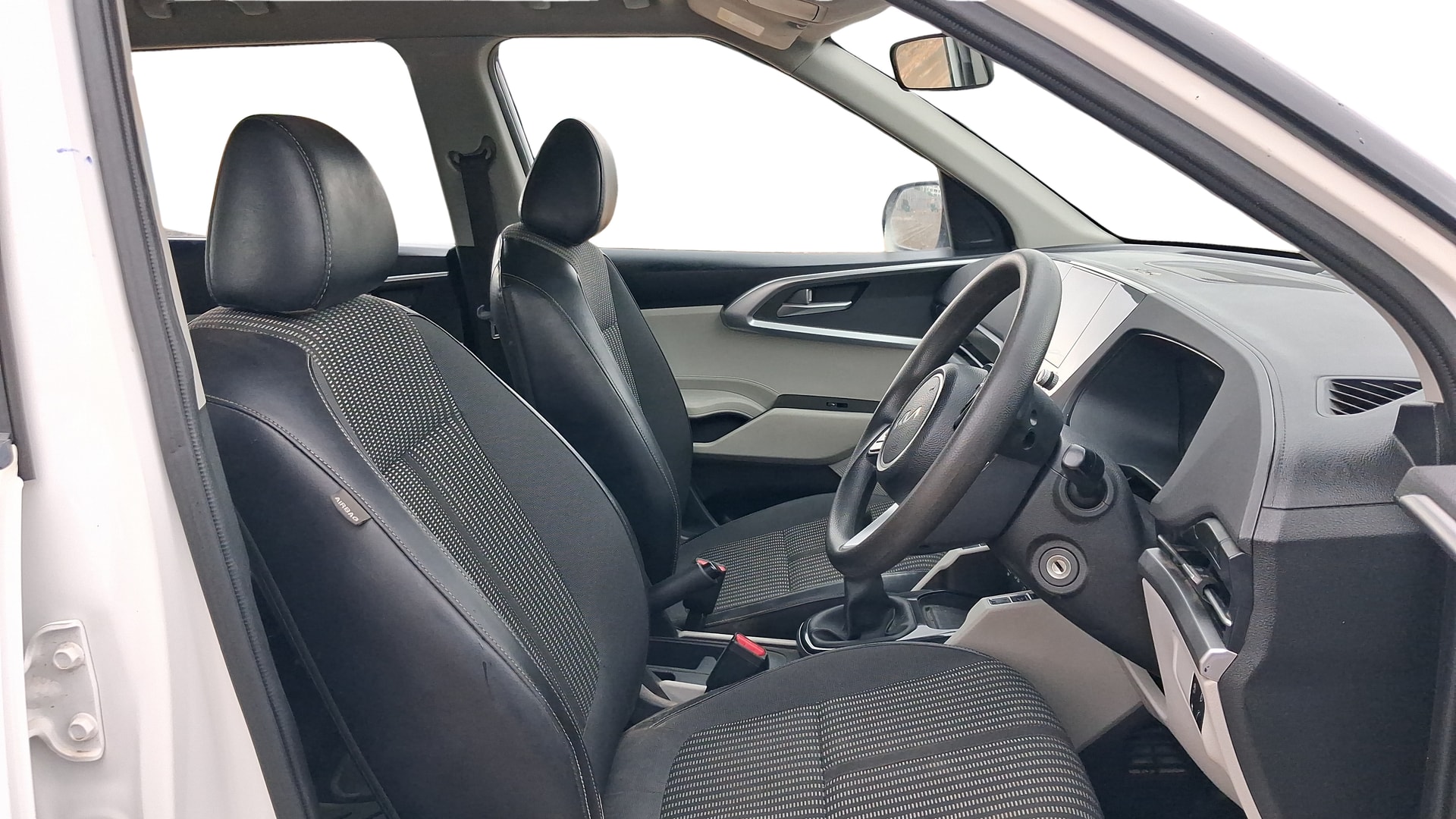 View 2023 Kia Carens Prestige 1.5 Petrol 7 STR Image 19 Used 2023 Kia Carens Prestige 1.5 Petrol 7 STR Image 19