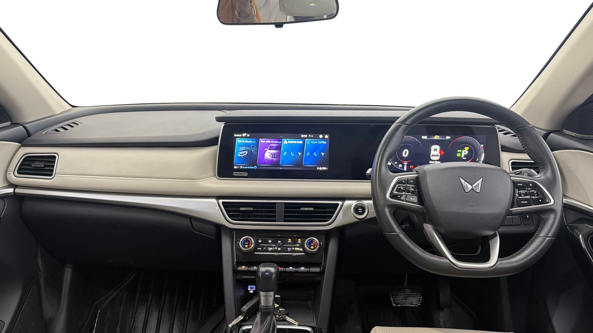Used 2022 Mahindra XUV700 Used 2022 Mahindra XUV700
