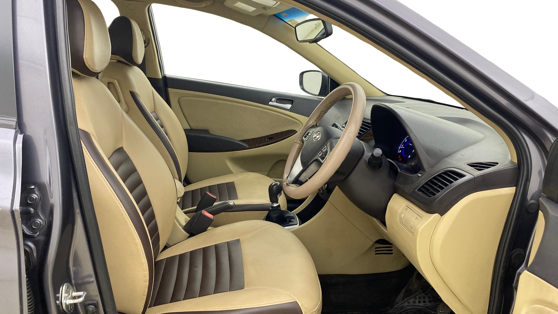 View 2015 Hyundai Fluidic Verna 1.6 VTVT S O Image 17 Used 2015 Hyundai Fluidic Verna 1.6 VTVT S O Image 17