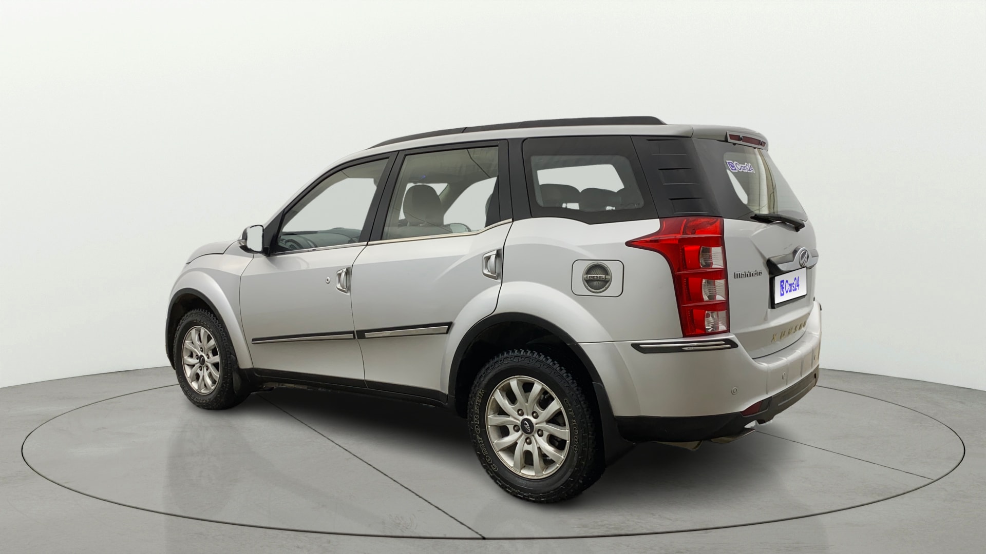 View 2016 Mahindra XUV500 W10 1.99-Litre Image 2 Used 2016 Mahindra XUV500 W10 1.99-Litre Image 2