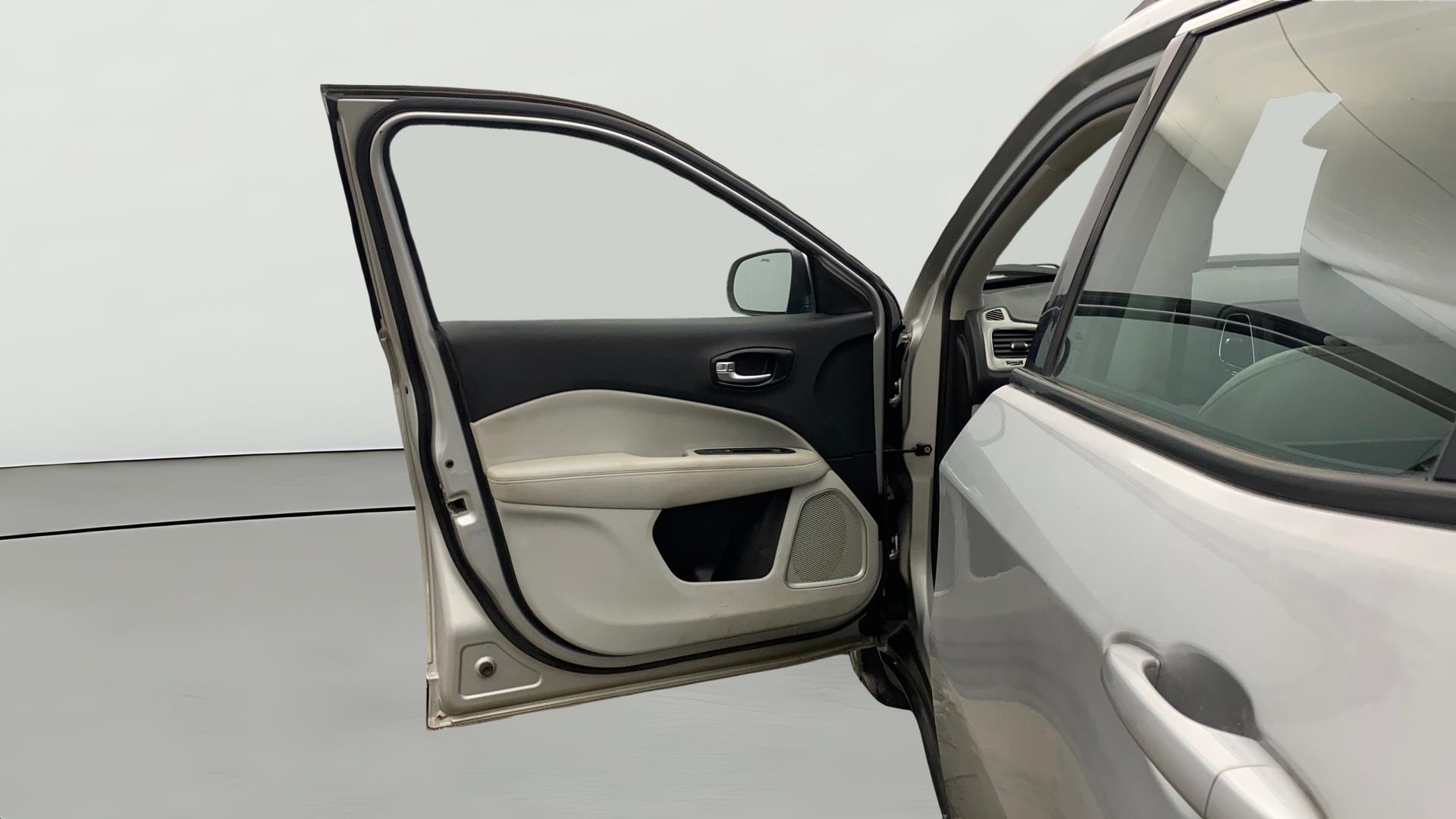 View 2020 Jeep Compass Longitude Plus Petrol Image 38 Used 2020 Jeep Compass Longitude Plus Petrol Image 38
