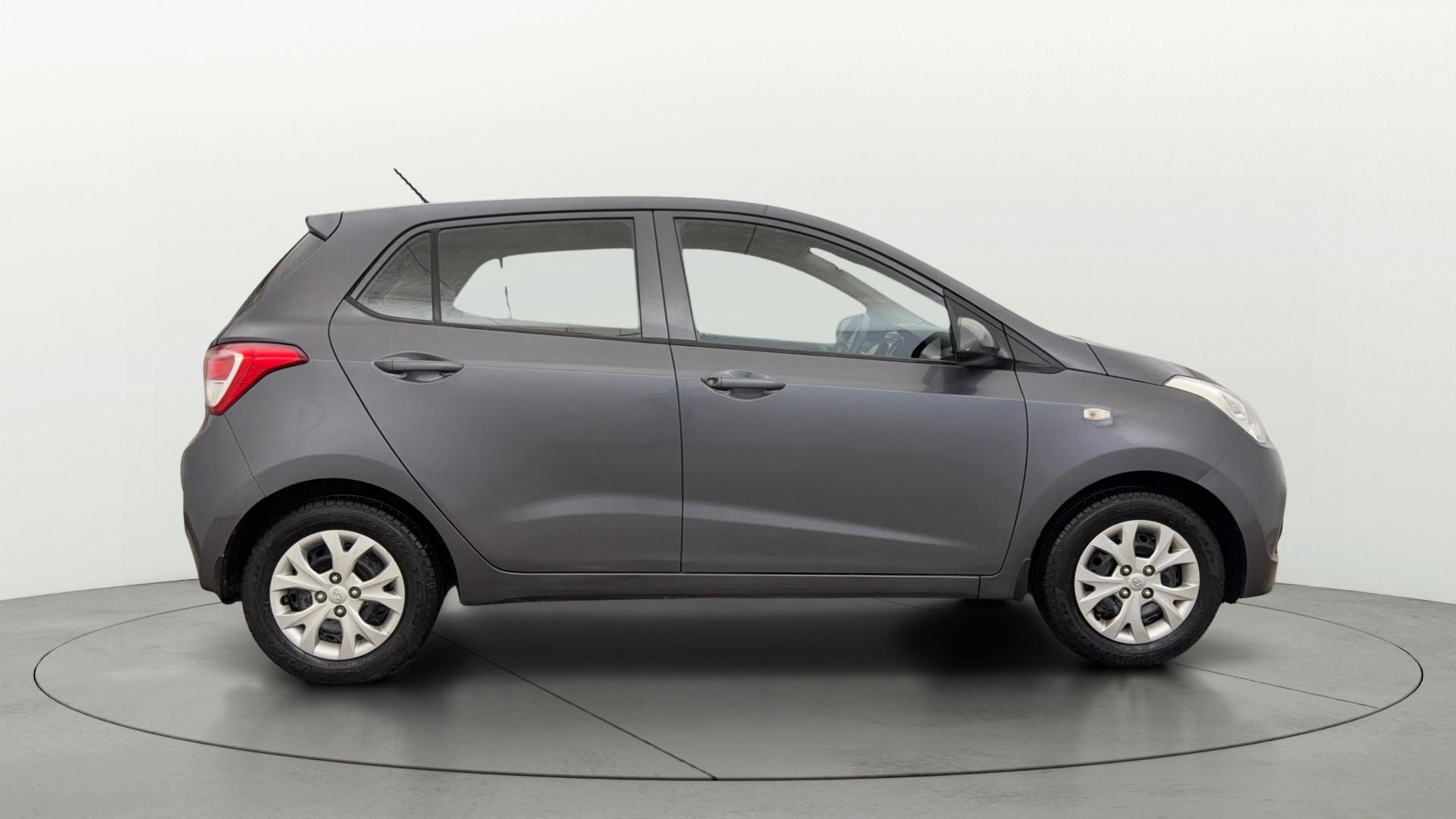 View 2015 Hyundai Grand i10 Magna 1.2 Kappa VTVT Image 8 Used 2015 Hyundai Grand i10 Magna 1.2 Kappa VTVT Image 8