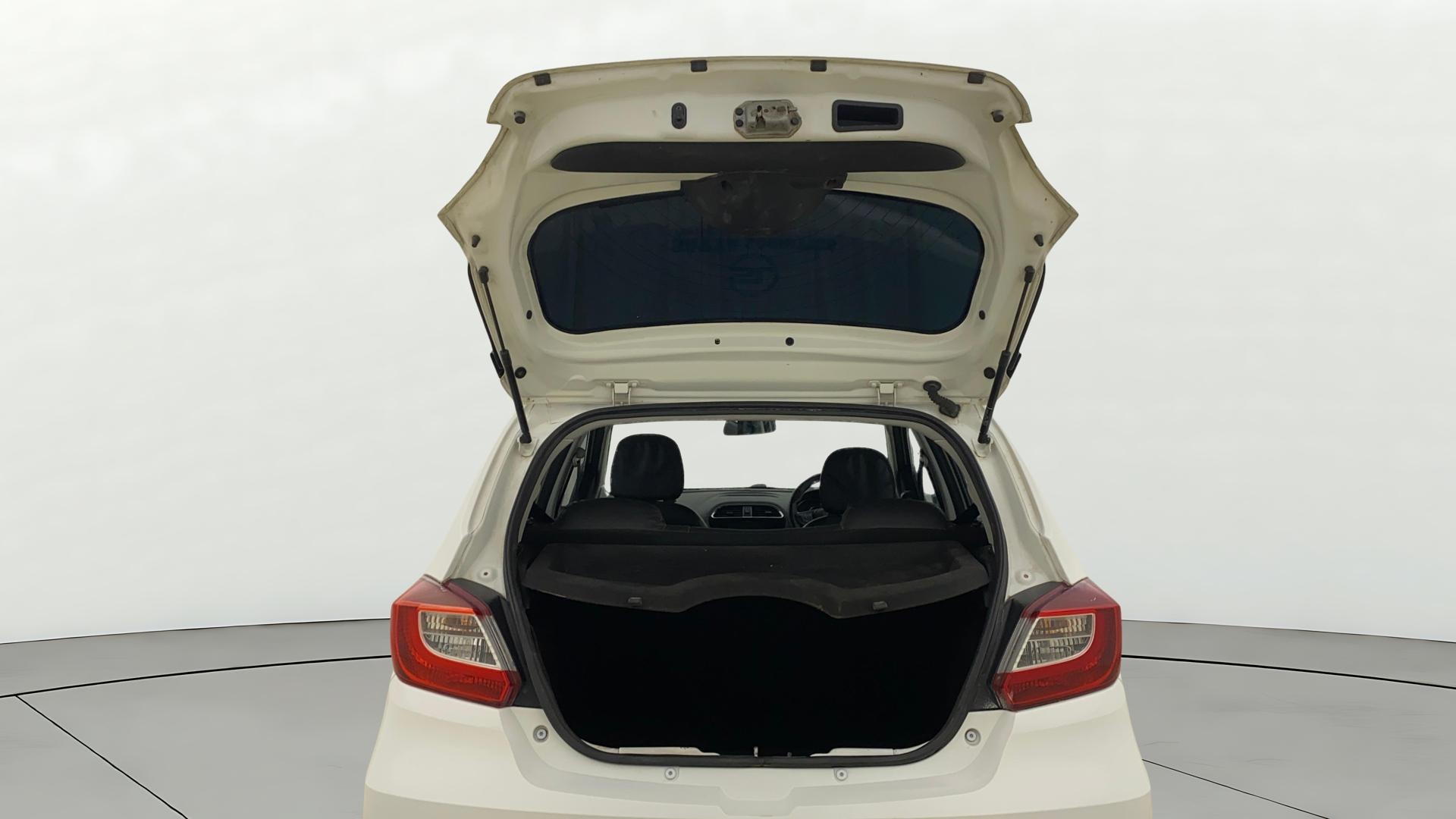 View 2022 Tata Tiago Revotorq XB Image 16 Used 2022 Tata Tiago Revotorq XB Image 16