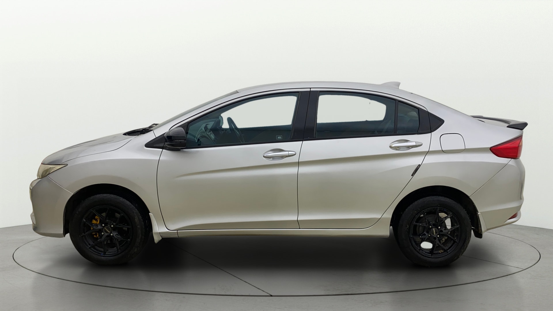 View 2015 Honda City ZX MT Diesel Anniversary Edition Image 6 Used 2015 Honda City ZX MT Diesel Anniversary Edition Image 6