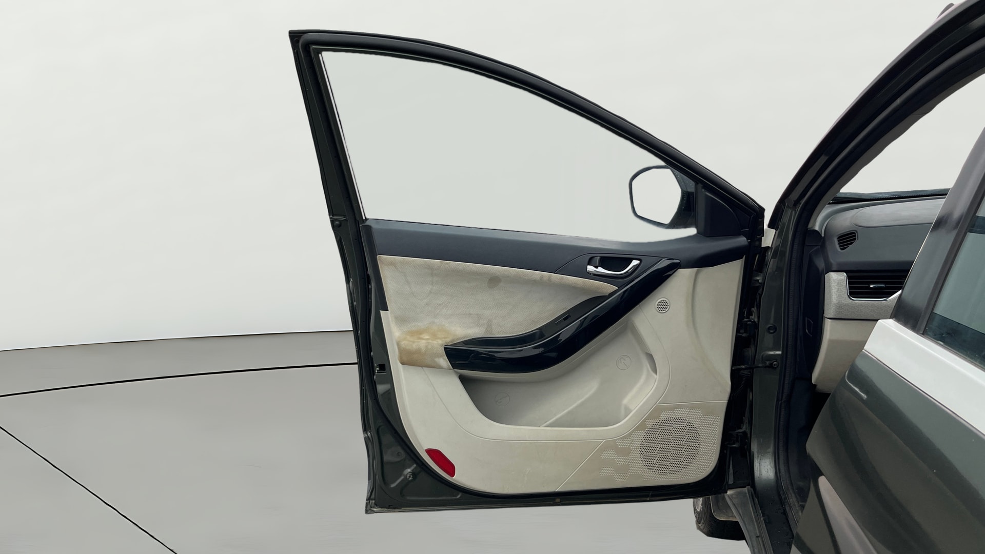 View 2020 Tata Nexon Revotron XE Image 31 Used 2020 Tata Nexon Revotron XE Image 31