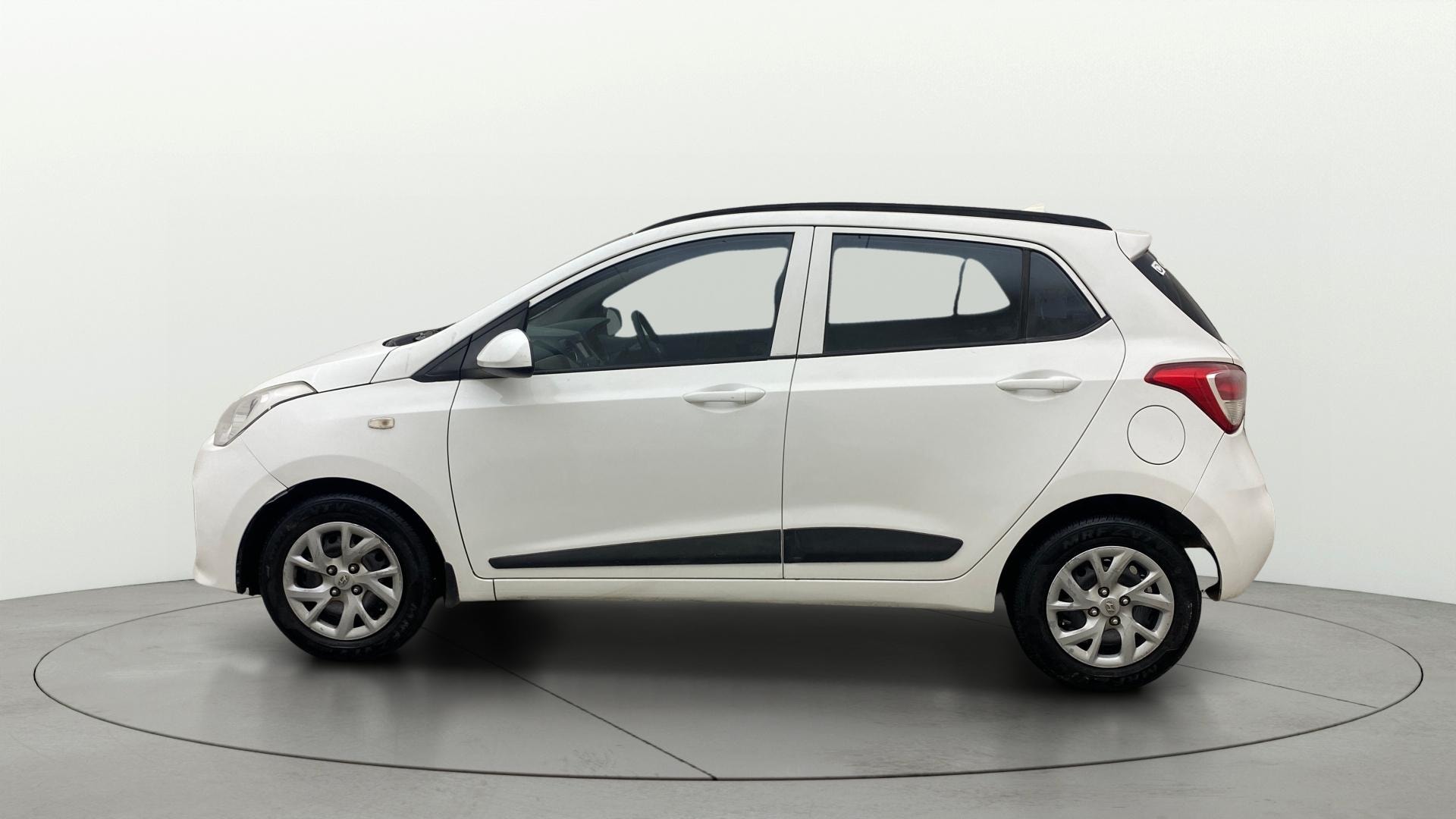View 2019 Hyundai Grand i10 1.2 Magna Petrol AT Image 5 Used 2019 Hyundai Grand i10 1.2 Magna Petrol AT Image 5