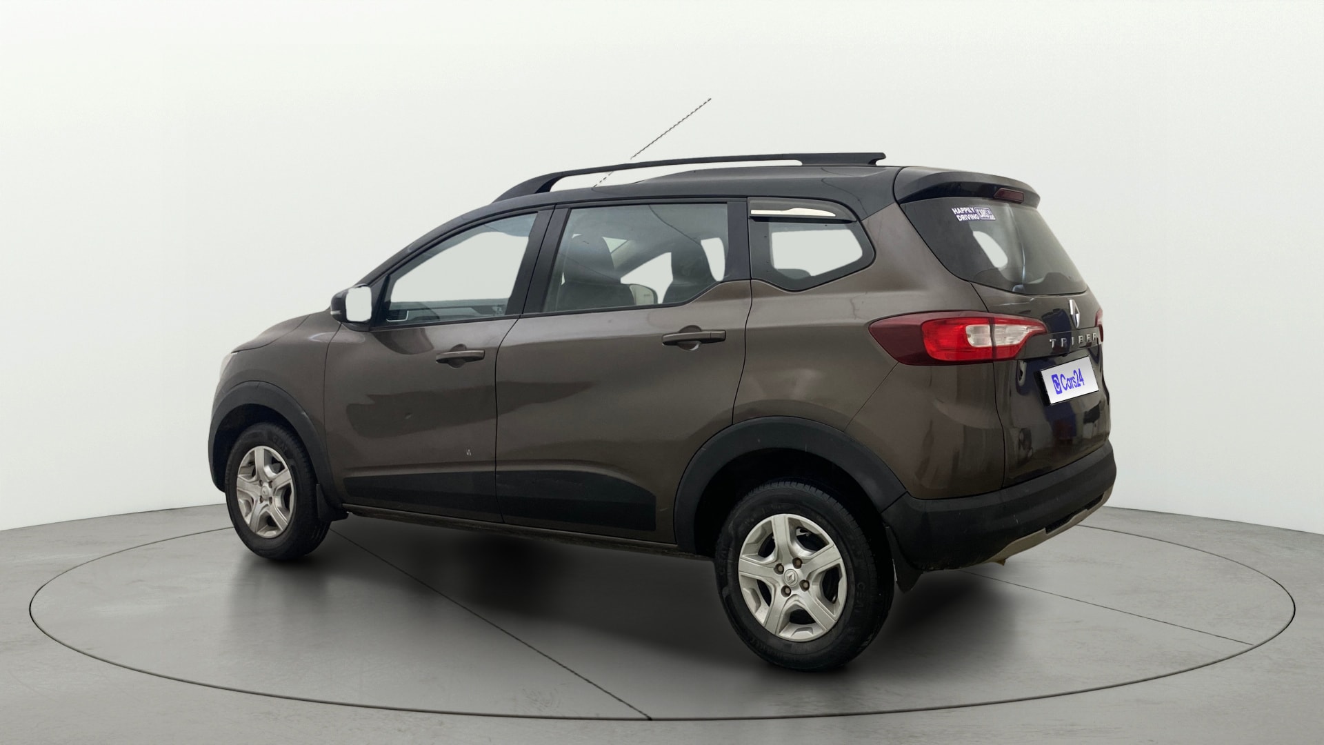 View 2023 Renault Triber RXT Image 2 Used 2023 Renault Triber RXT Image 2