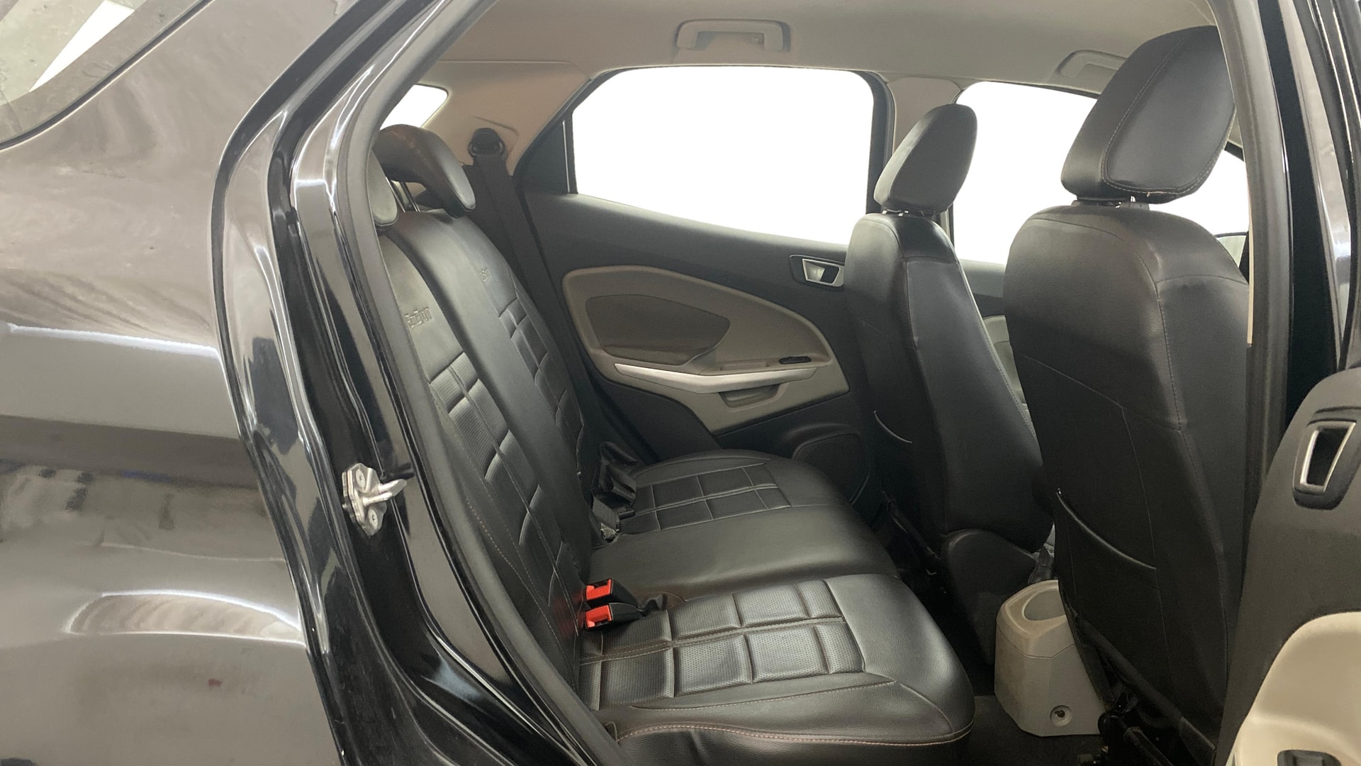 View 2016 Ford EcoSport 1.5 TDCi Diesel Ambiente BS IV Image 28 Used 2016 Ford EcoSport 1.5 TDCi Diesel Ambiente BS IV Image 28