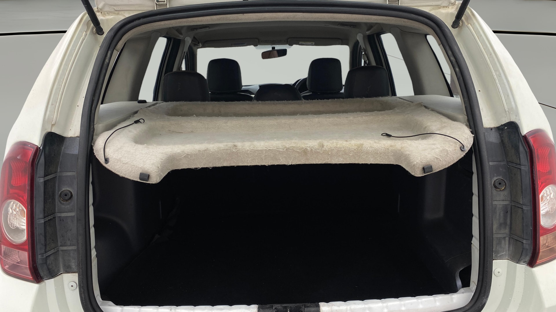 View 2014 Renault Duster Diesel 85PS 4x2 MT Image 39 Used 2014 Renault Duster Diesel 85PS 4x2 MT Image 39