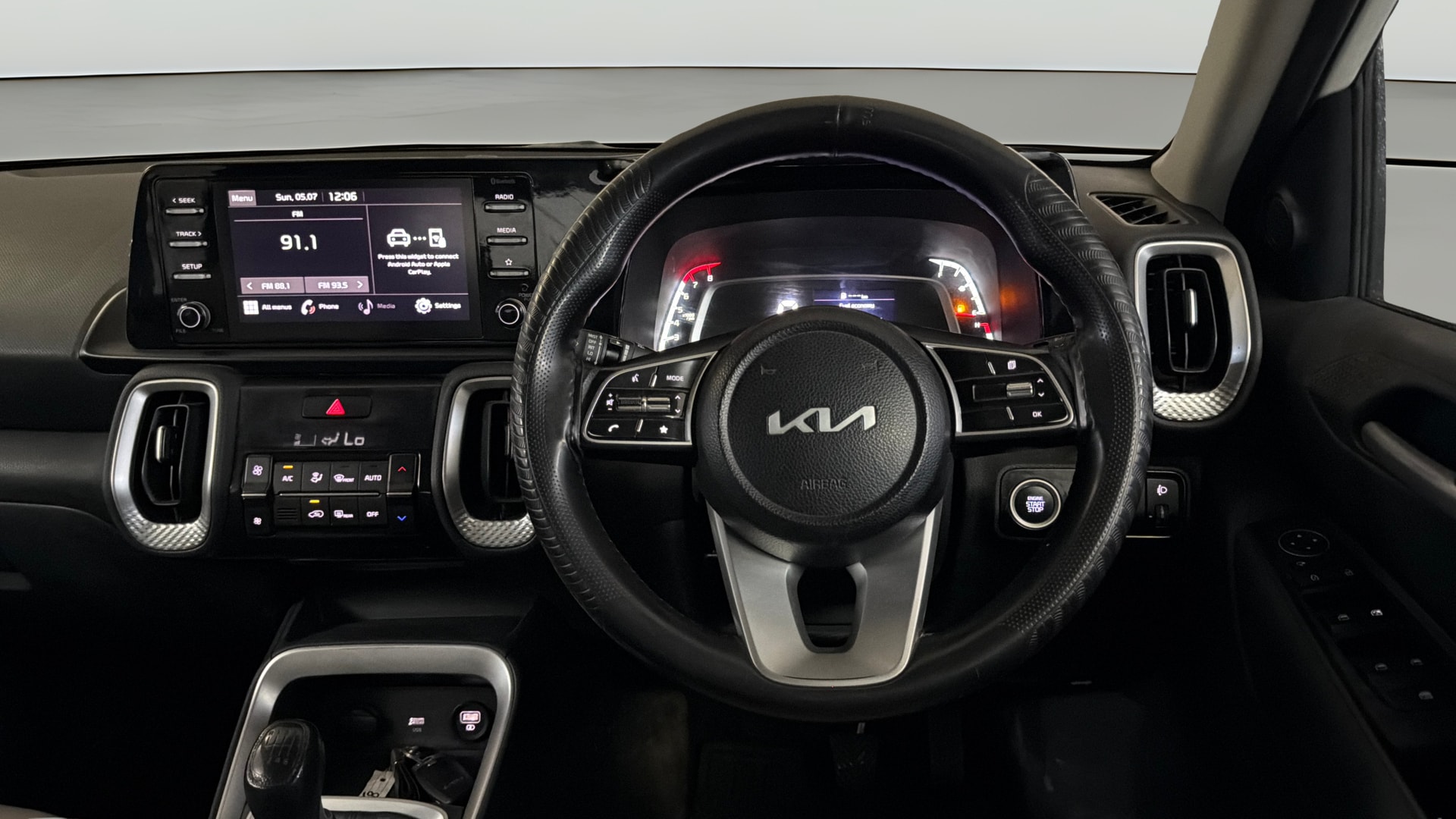 View 2023 Kia Sonet HTK Plus iMT Petrol Image 20 Used 2023 Kia Sonet HTK Plus iMT Petrol Image 20