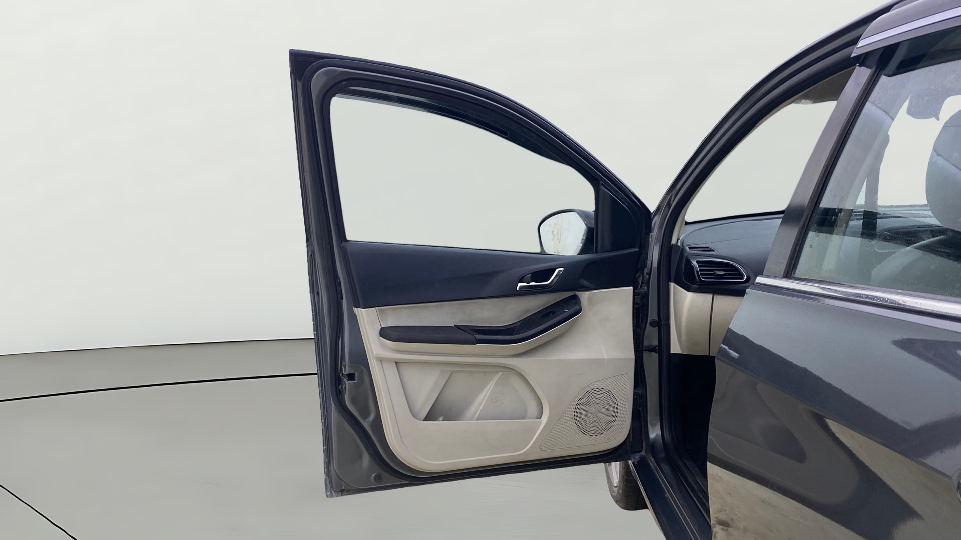 View 2023 Tata Tigor XE Diesel Image 31 Used 2023 Tata Tigor XE Diesel Image 31